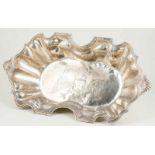 Large chased and embossed silver shaving basin. Colonial. 17th - 18th century.↵The interior is