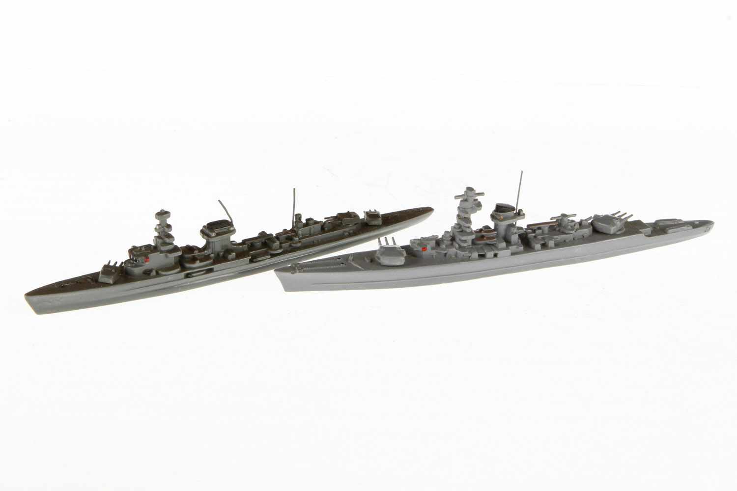 Konv. 2 Wiking Modellschiffe, Kunststoff: "Admiral Scheer" und leichter Kreuzer "Nürnberg",