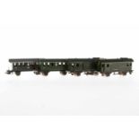 4 Märklin Personen- und Gepäckwagen, S H0, Blech, grün: 327, 327/1 und 2x 328, 3 Kupplungen