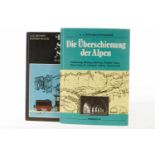 2 Bücher "Die Überschienung der Alpen" und "Bodenläufer Spielbahn Supermodell", Alterungsspuren