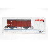 Märklin gedeckter Güterwagen 5824, S 1, braun, L 31,5, OK, Z 1-2