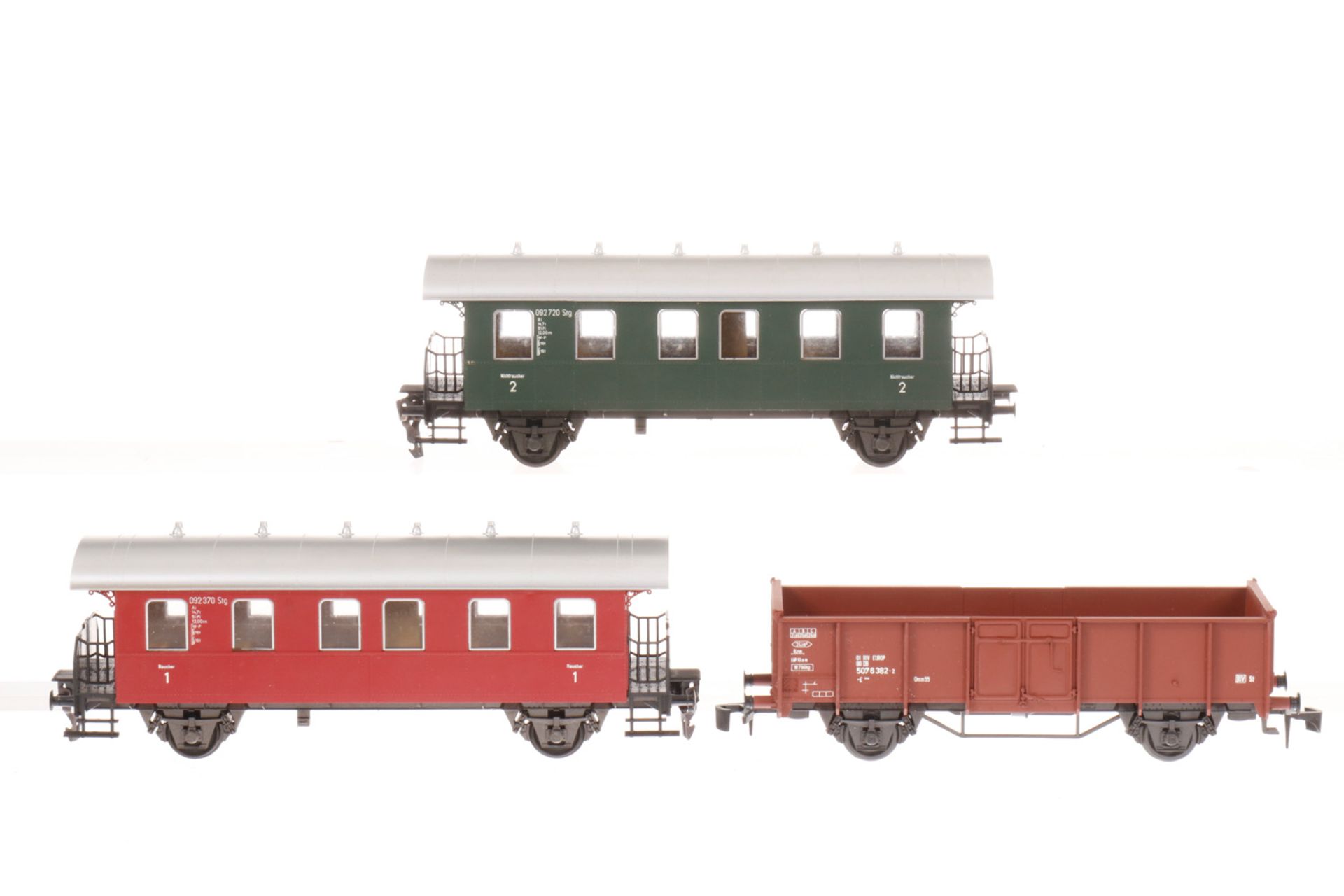 3 Rivarossi Güterwagen, S 0, teilw. im Fremd-OK, 3 Kupplungen ersetzt und 1 fehlt, LS und