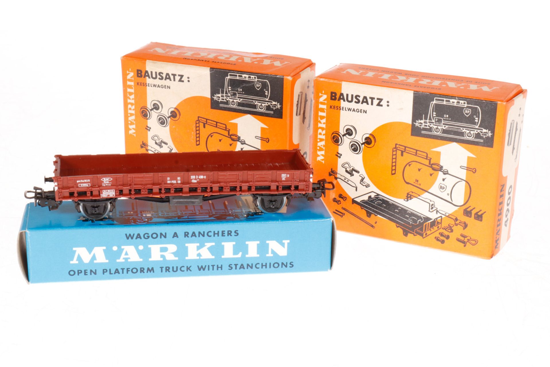 Märklin Rungenwagen 4607, dazu 2 Bausätze für Kesselwagen 4900, S H0, je im OK, Z 1-2