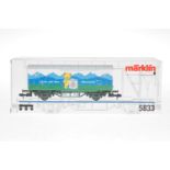 Märklin gedeckter Güterwagen 5833, S 1, weiß/blau/grün, L 31,5, OK, Z 1-2