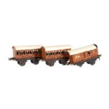 3 Bing englische Wagen, S 0, CL, 1 Radsatz fehlt, LS und Alterungsspuren, L je 14,5 cm, bespielt