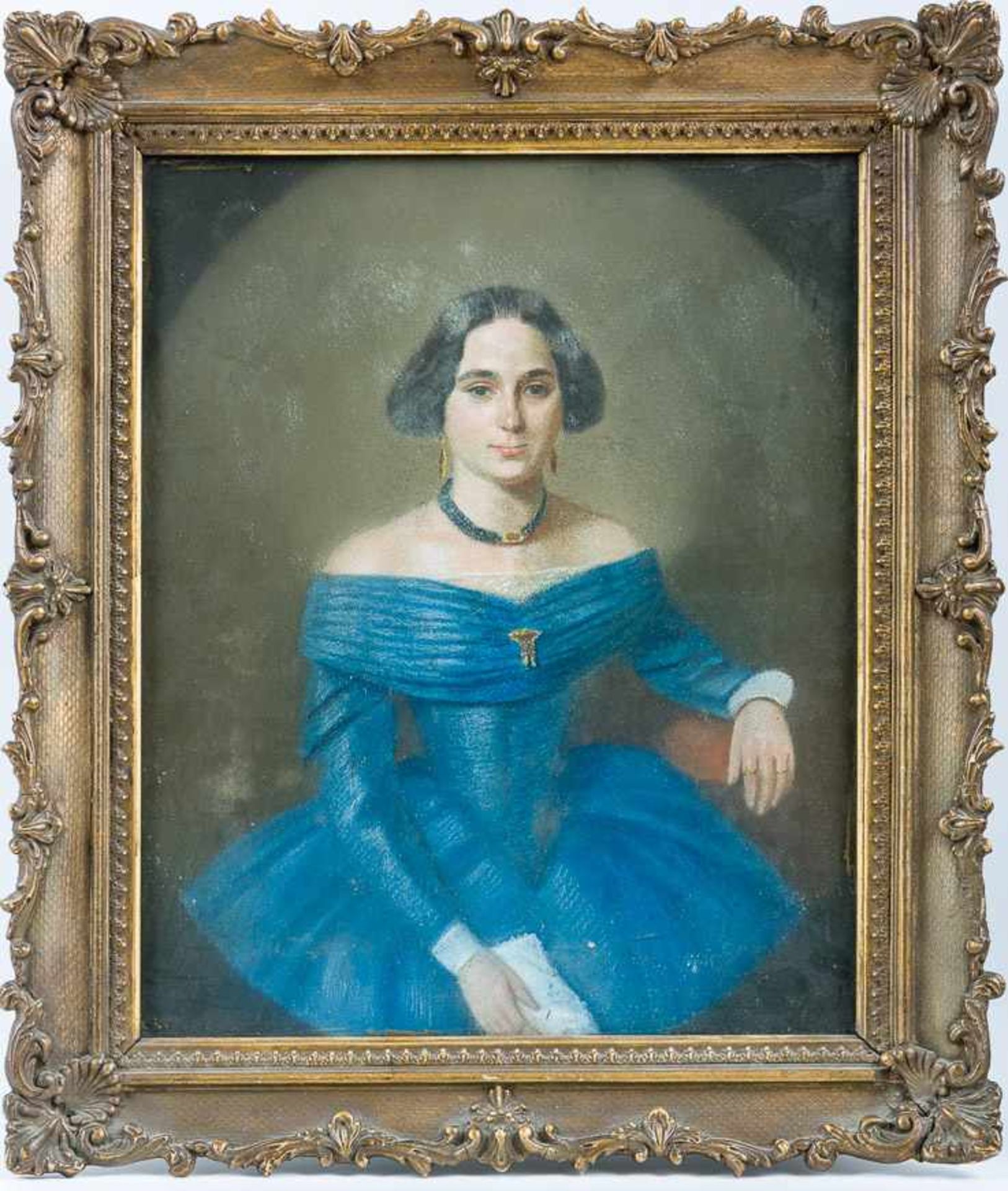 Biedermeier-Pastellmaler (um 1830) Dunkelhaarige Dame in blauem, dekolletiertem Kleid und