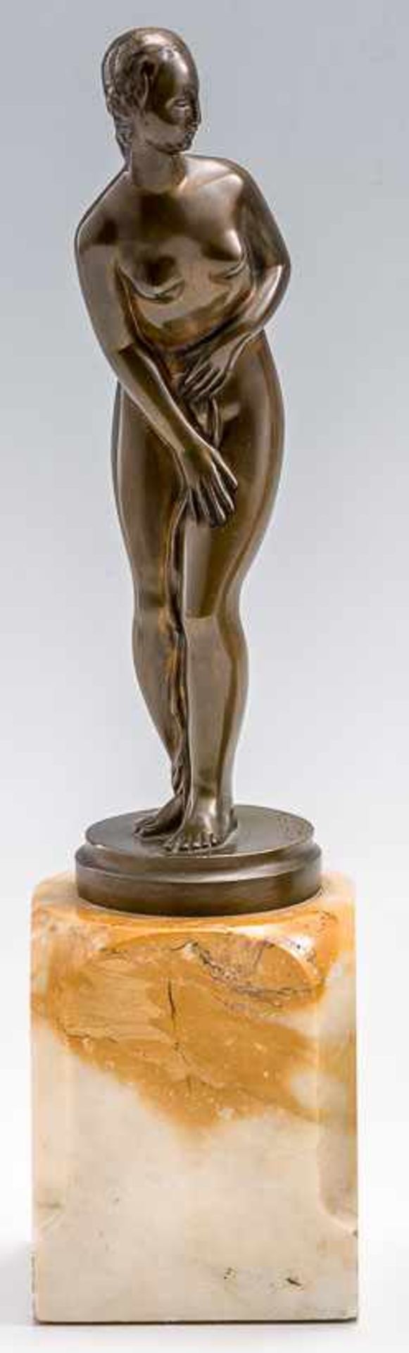 Steinel, Johann Paul (geb. 1878) Venus. Bronze, hellbraun patiniert. An der runden Plinthe sign.