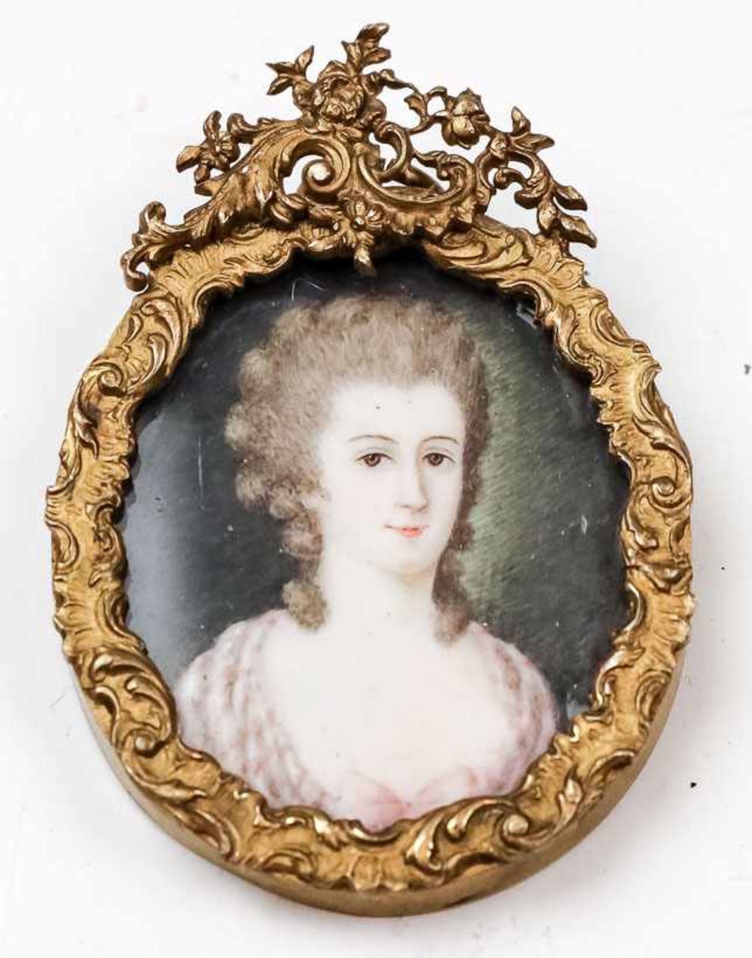 Unbekannter Miniaturist (um 1780) Dame in rosa dekolletiertem Kleid mit Schleife als Brustschmuck.