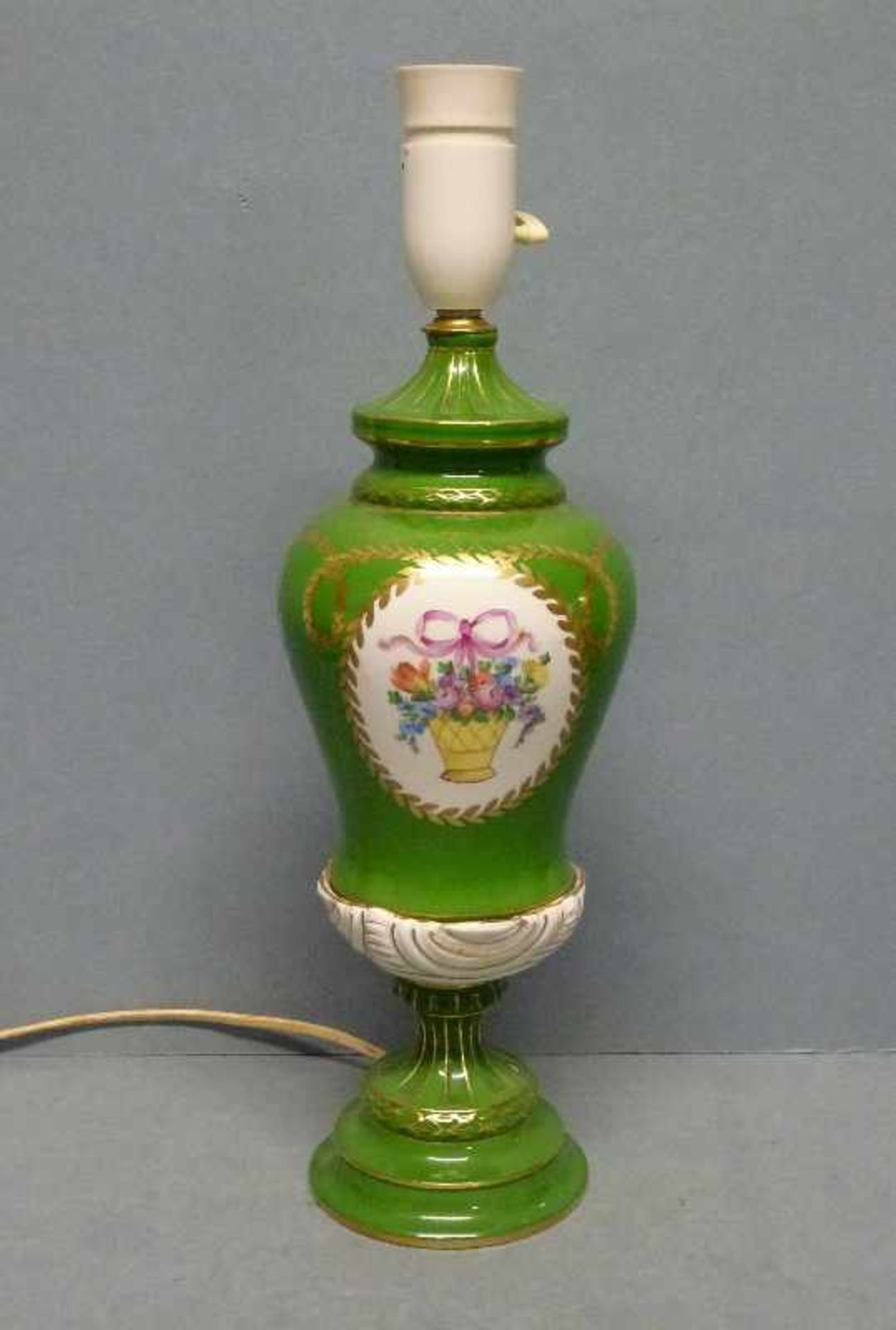 Tischlampe, Potschappel Dresden, Mitte 20.Jh. Balustervase grün, polychrome Blumenkorb-Reserven, H