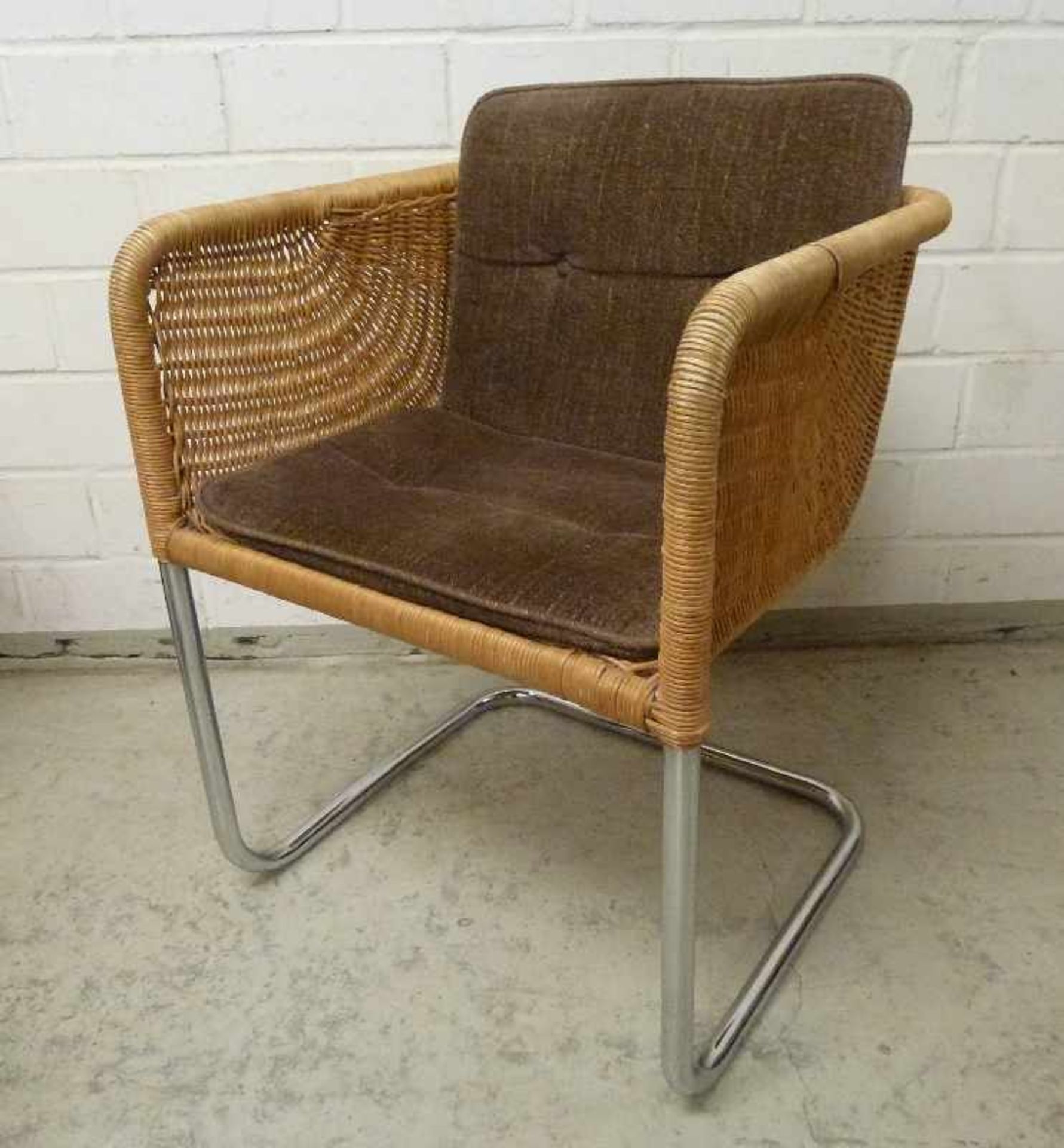 6 Freischwinger Stühle, 1960er Jahre verchromtes Stahlgestell, würfelförmiger Sitz, - Bild 2 aus 3
