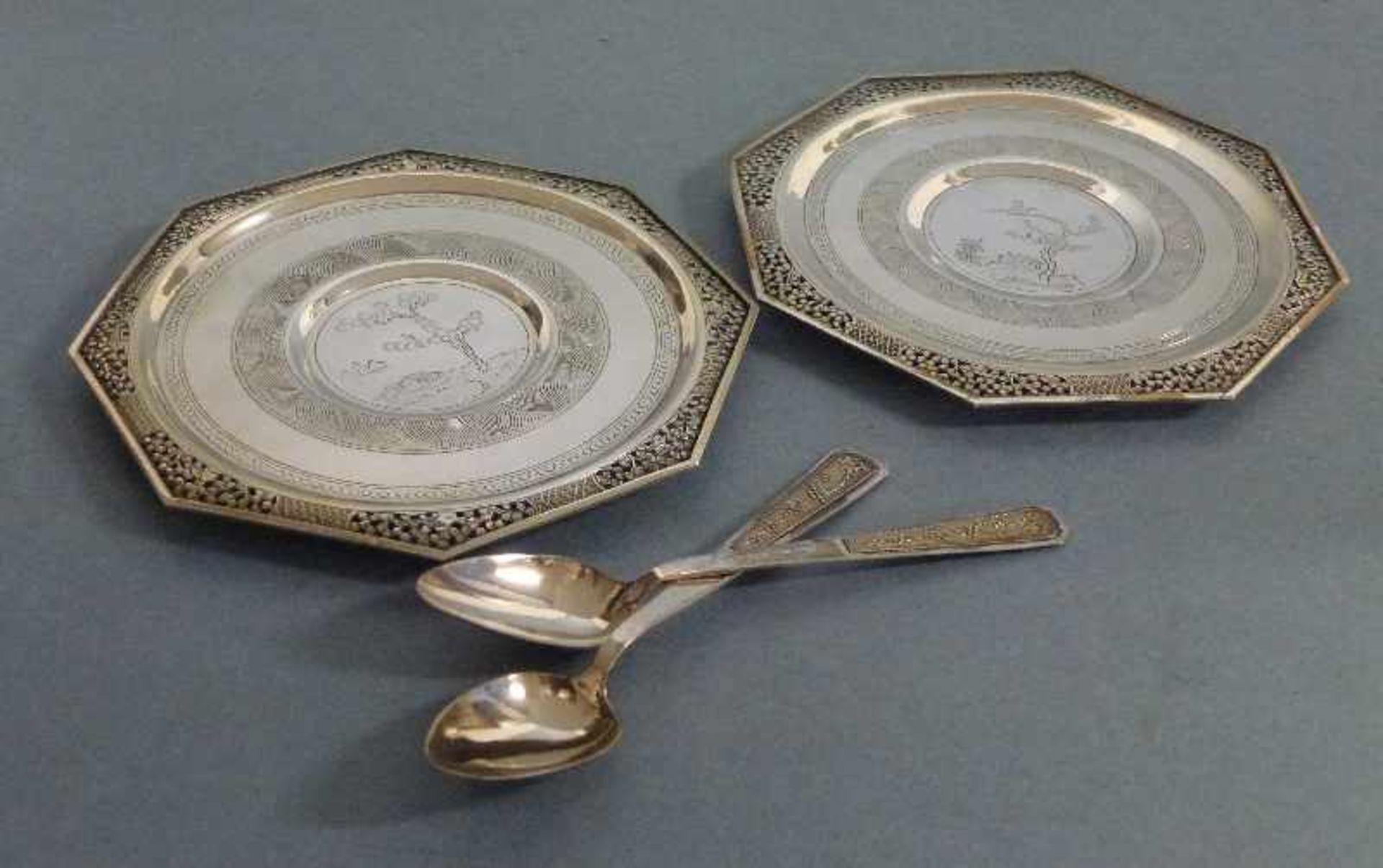 Paar Teetassen, Vietnam 900er Silbermontierung, - Untertassen u. - Löffel, Porzellankoppchen, - Bild 3 aus 3