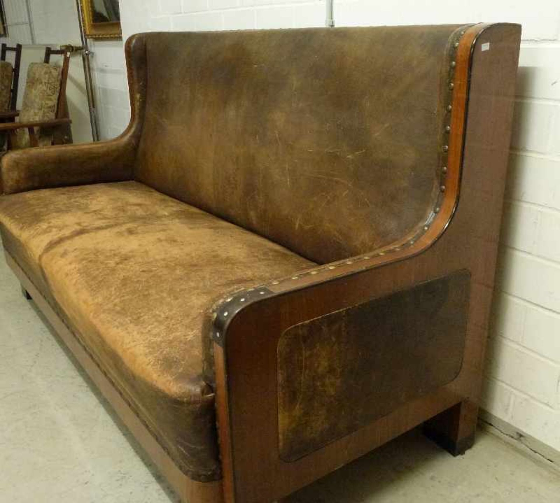 art-deco Sofa, um 1910 Palisander, schwarz abgesetzt, Perlmutt eingelegt, Pfostenbeine, - Bild 3 aus 3