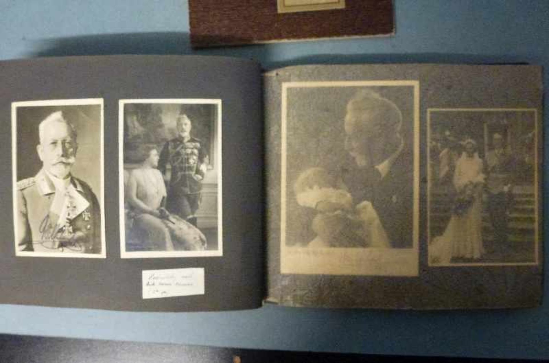 Fotoalbum Kaiser Wilhelm II Album d. Köchin im Hause Doorn (1938-'41), ca. 100 überw. bez. u. dat. - Bild 2 aus 4