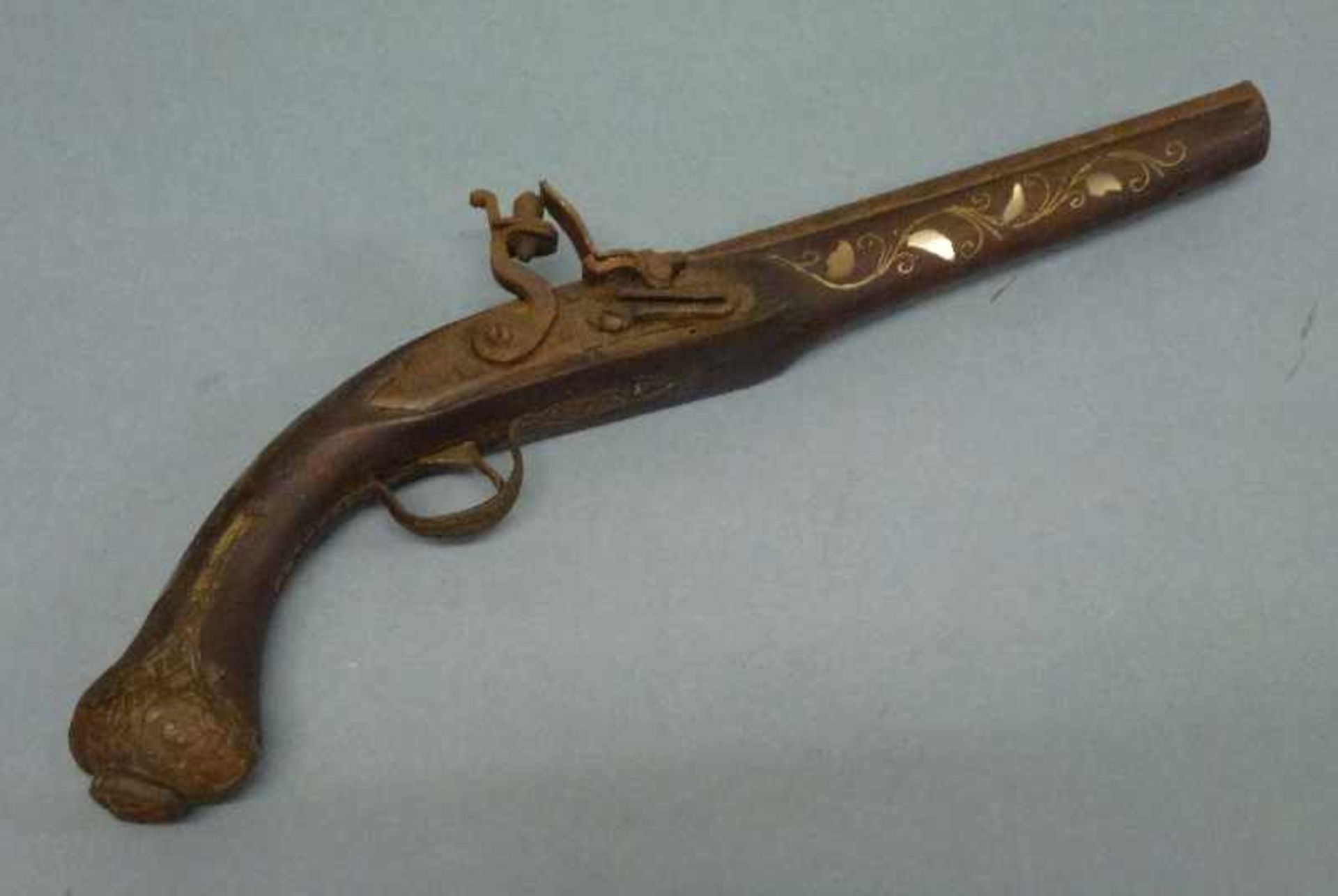 Forderlader-Pistole, 20. Jh. Holz, Eisen, Stein-Schloss, Horn eingelegt, L 42 cm