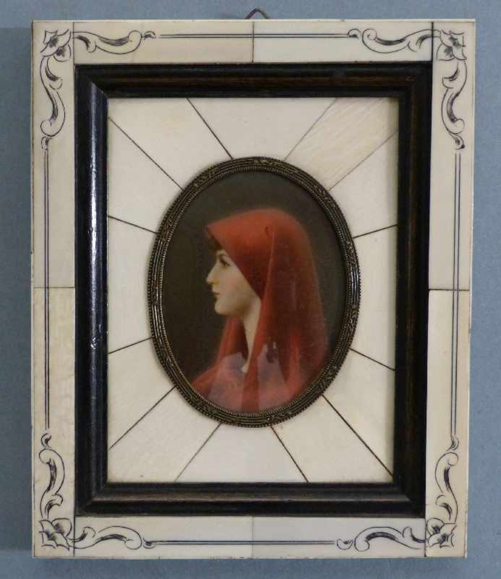Elfenbeinminiatur, Mitte 20.Jh. polychrome gemaltes Damen-Portrait auf Elfenbeinplatte, im