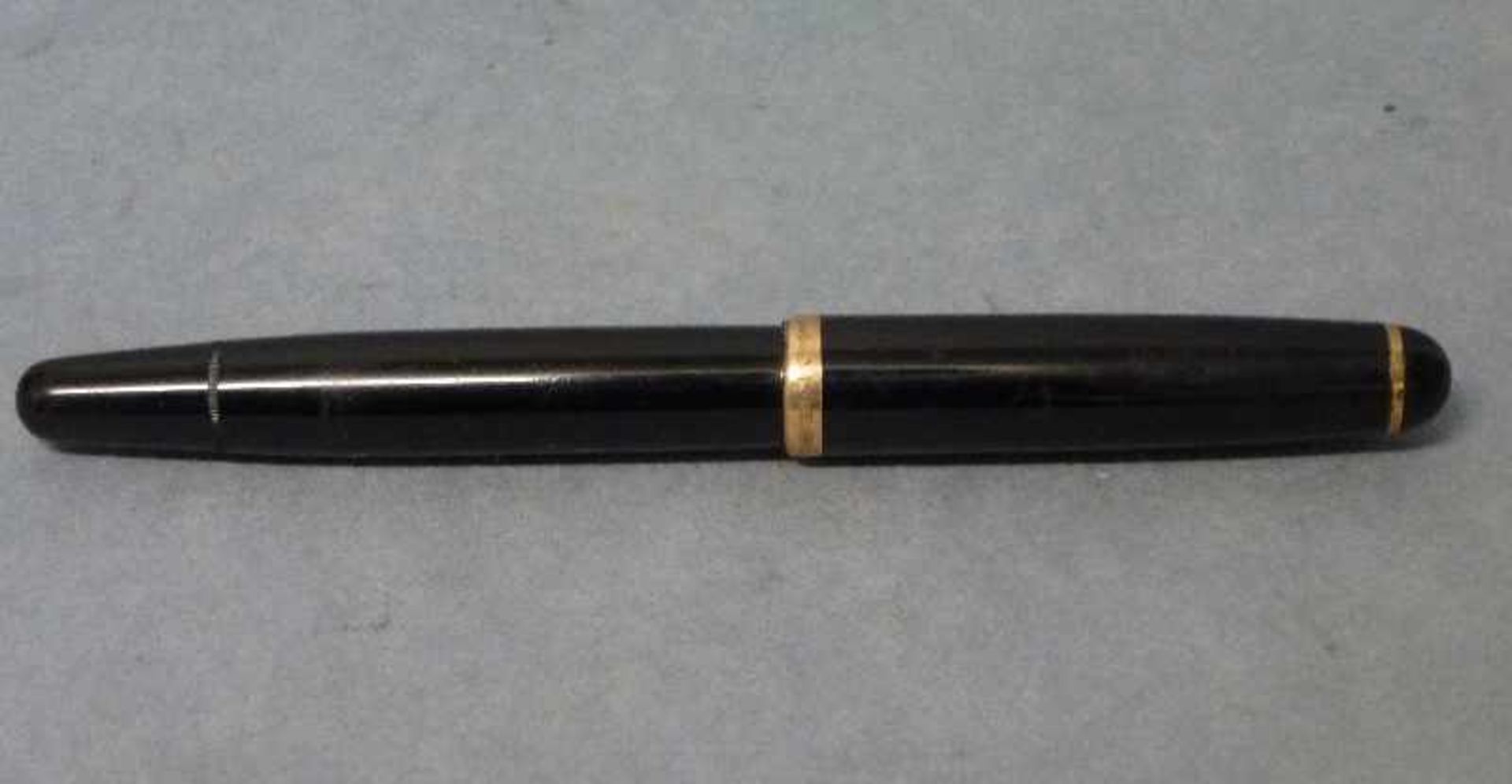 Montblanc-Füller 344, 1950er Jahre, 585er Goldfeder kleinere Gebrauchsspuren, beil. 4-