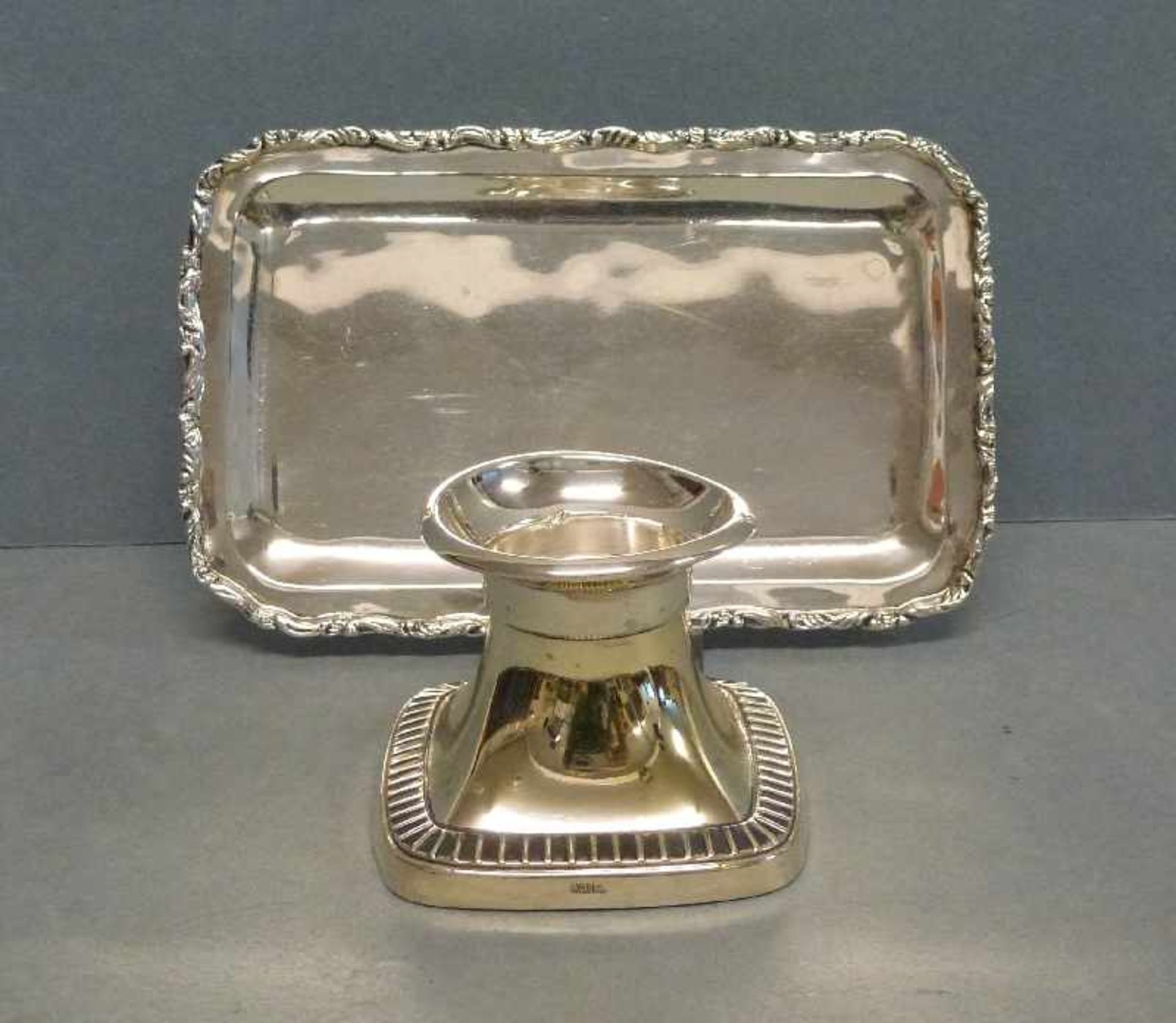 kleines Tablett, 925er Silber rechteckig, reliefplast. Rocaillerand, 19x12 cm, 204 g; beil.