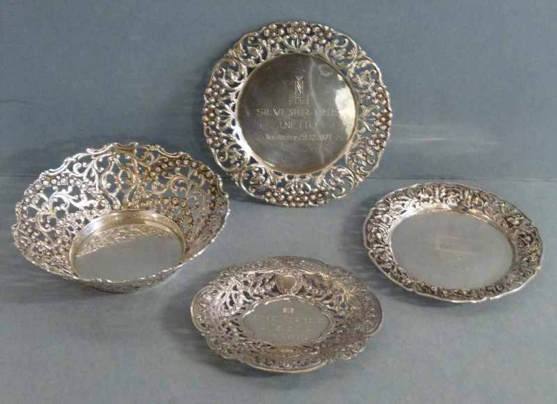 4 Barockschälchen, Silber 3x rund (835er, 333 g), 1x oval (800er, 67 g), Durchbruchränder m.