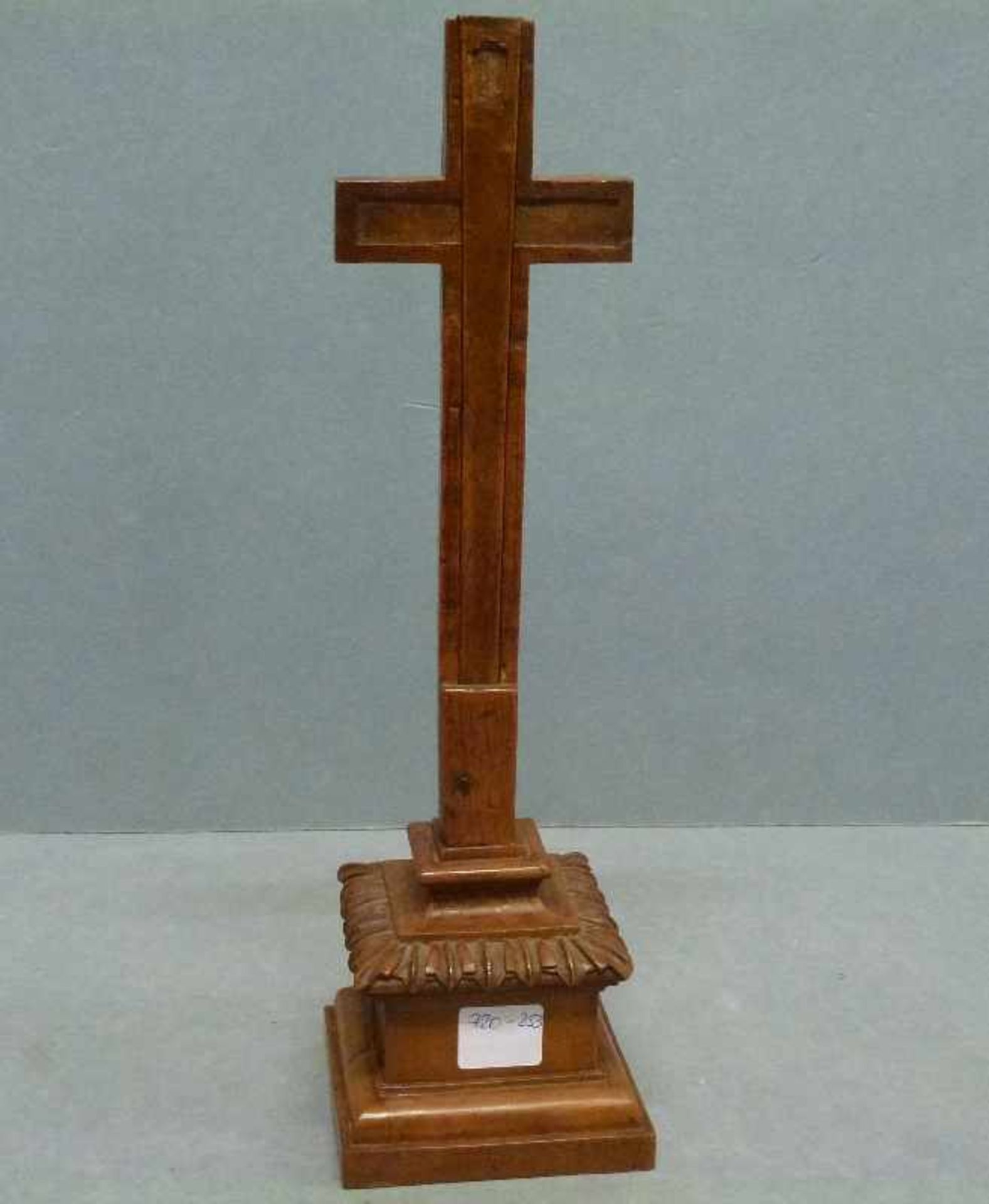 Standkruzifix, 19.Jh. Ahorn geschnitzt, Maria unter Kruzifix stehend, rs. durch Schieber verdeckte - Bild 4 aus 4