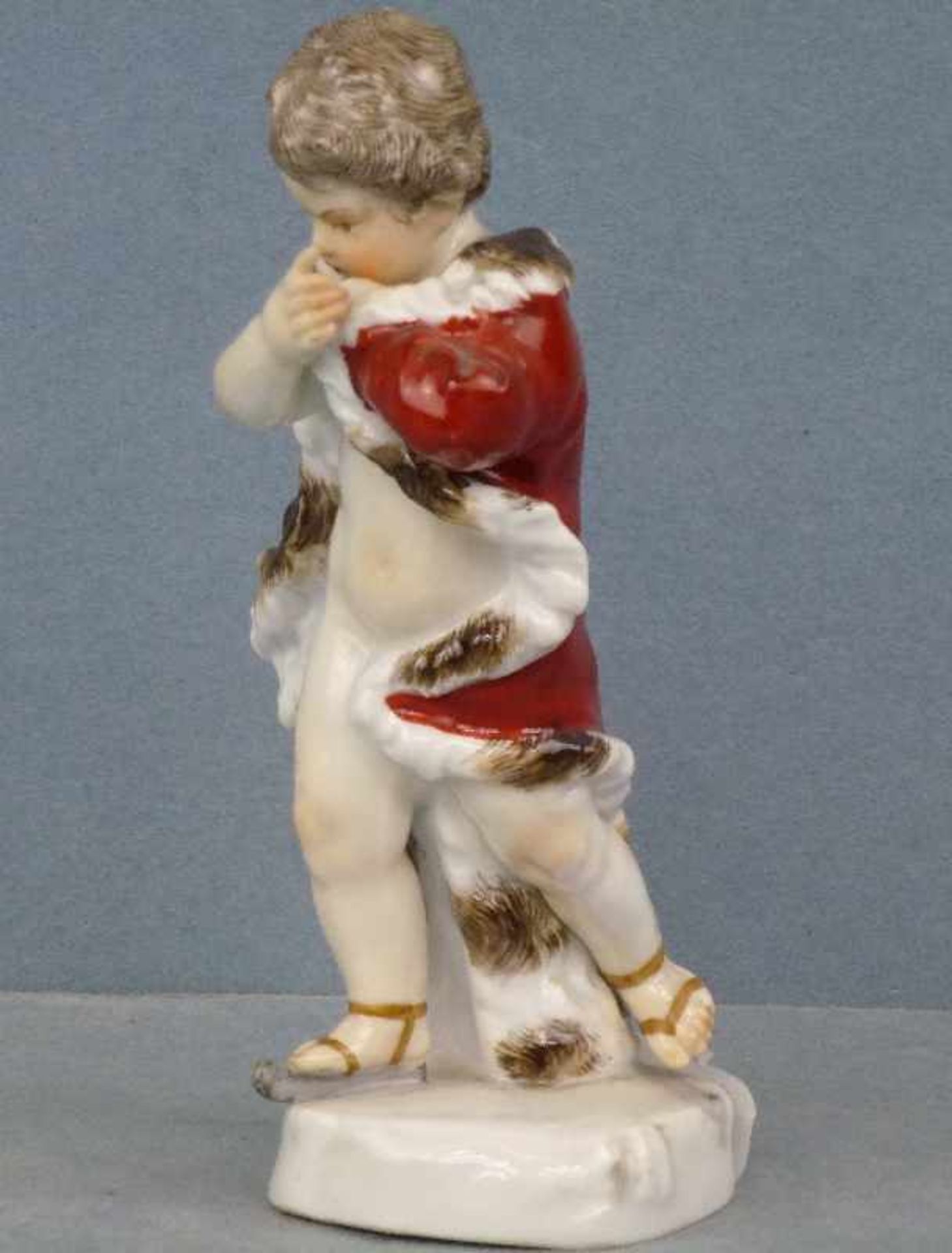 Alegorie des Winters, Meissen, Ende 19.Jh. schlittschuhfahrender Putto in Fellumhang, polychrom, - Image 2 of 4