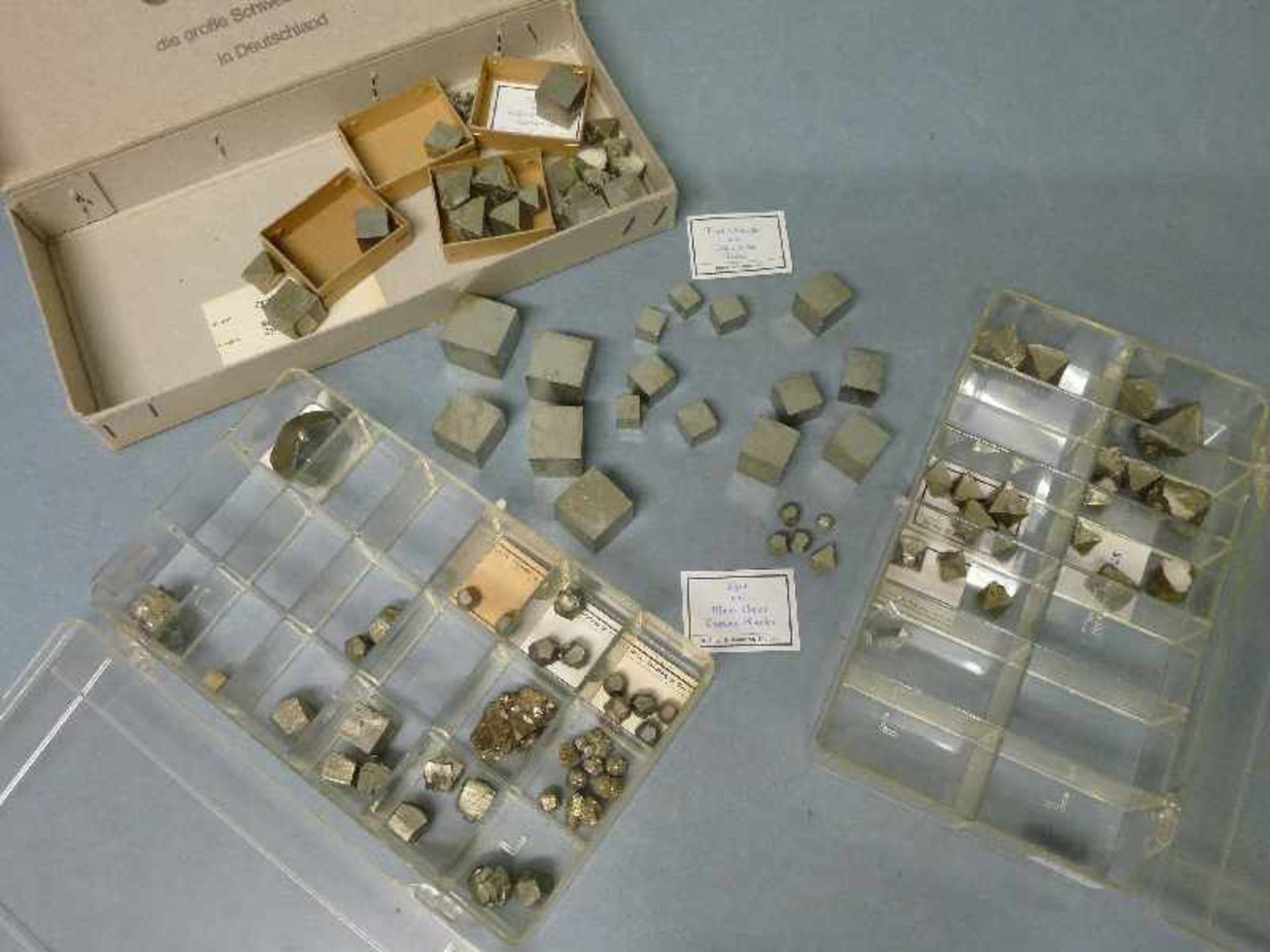 Sammlung von Pyriten, Spanien/Türkei viele Würfel und Oktaeder, L 7-35 mm