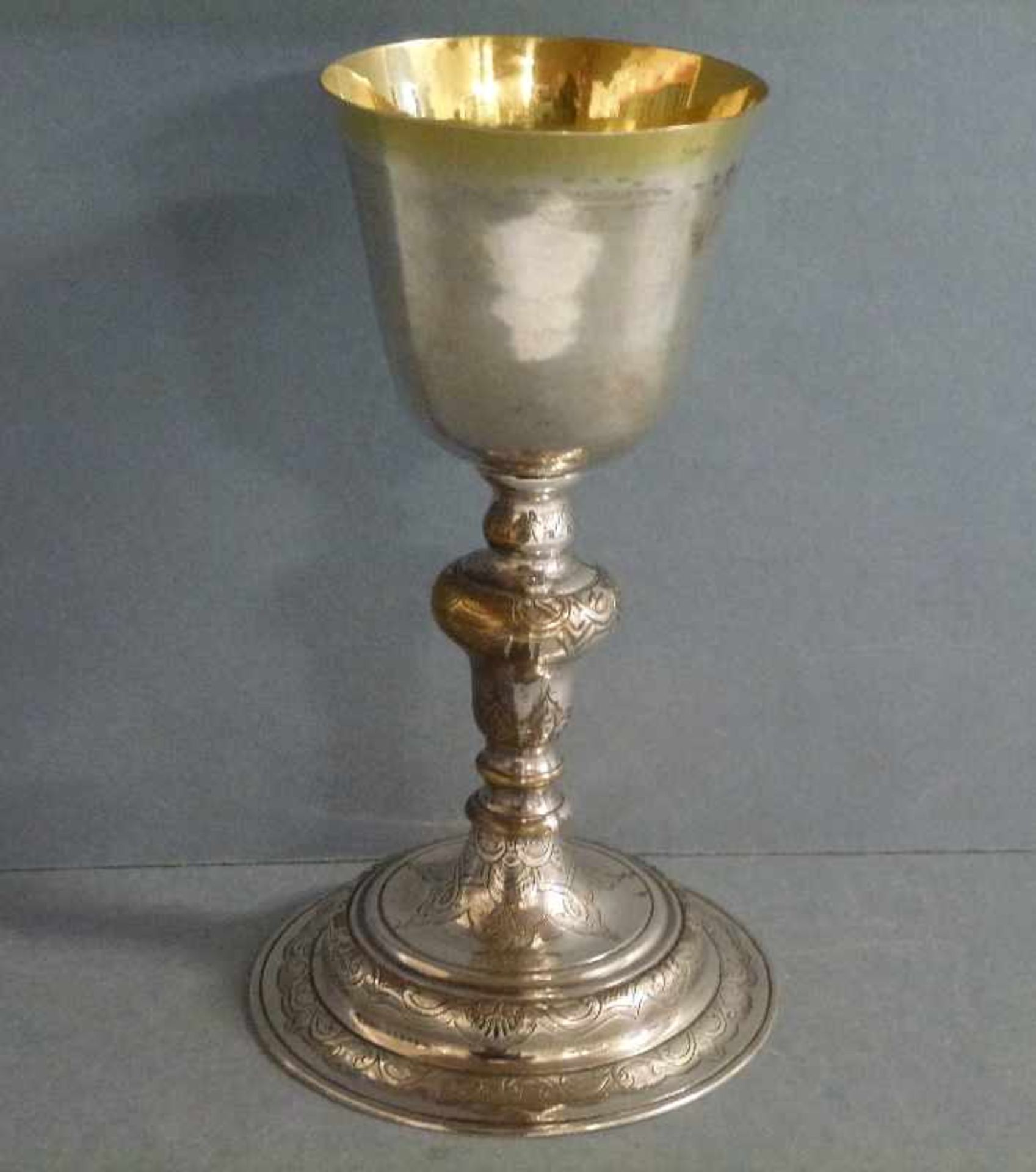 liturgischer Kelch, Venedig, 18.Jh. gekehlte Kuppa, Silber, Innen-Feuervergoldung, handgetrieben,