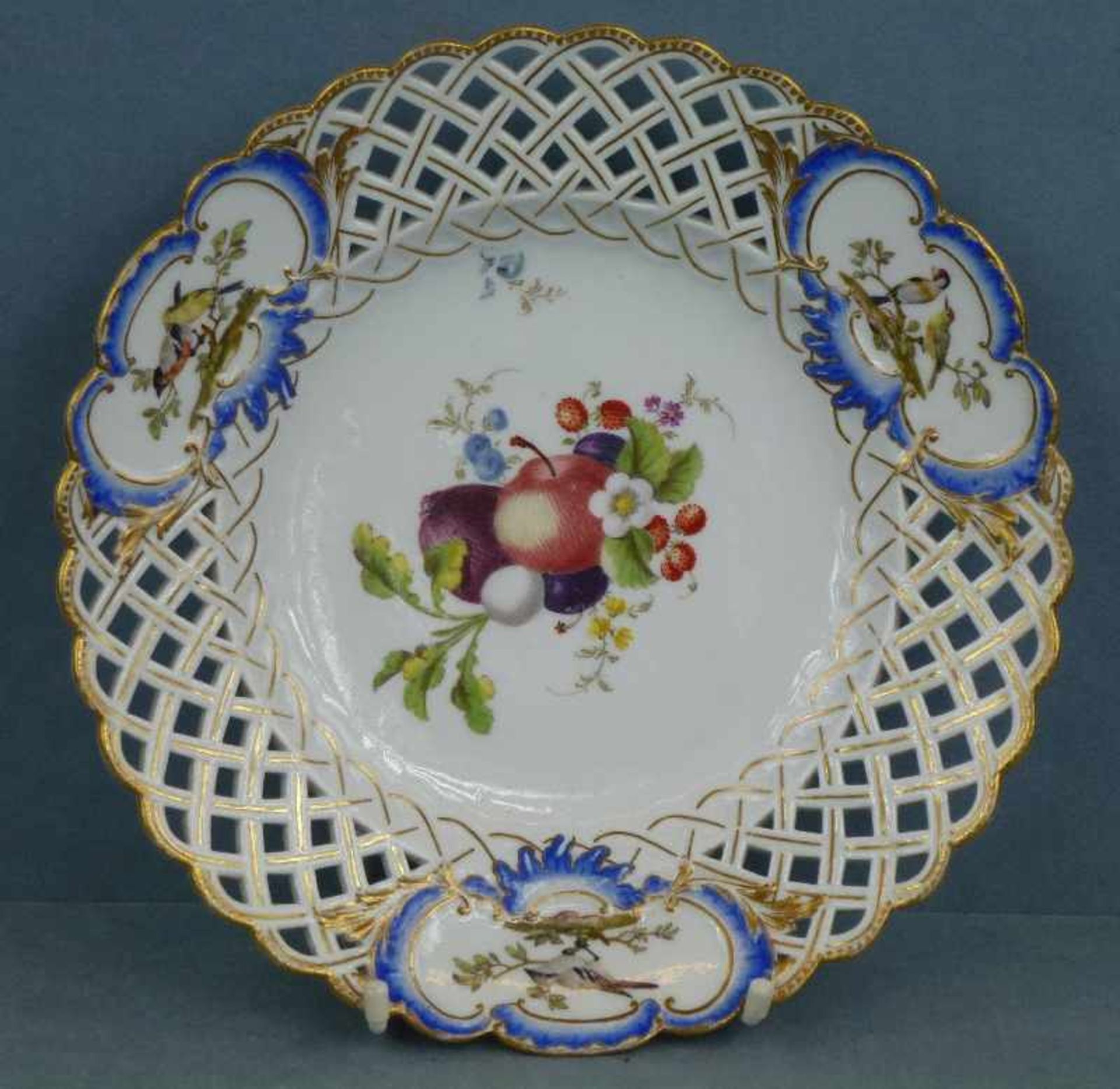 Teller, Meissen, Marco Lini, 1774-1813 durchbrochene Korbflecht-Fahne, Goldrand, 3 Rocaille-