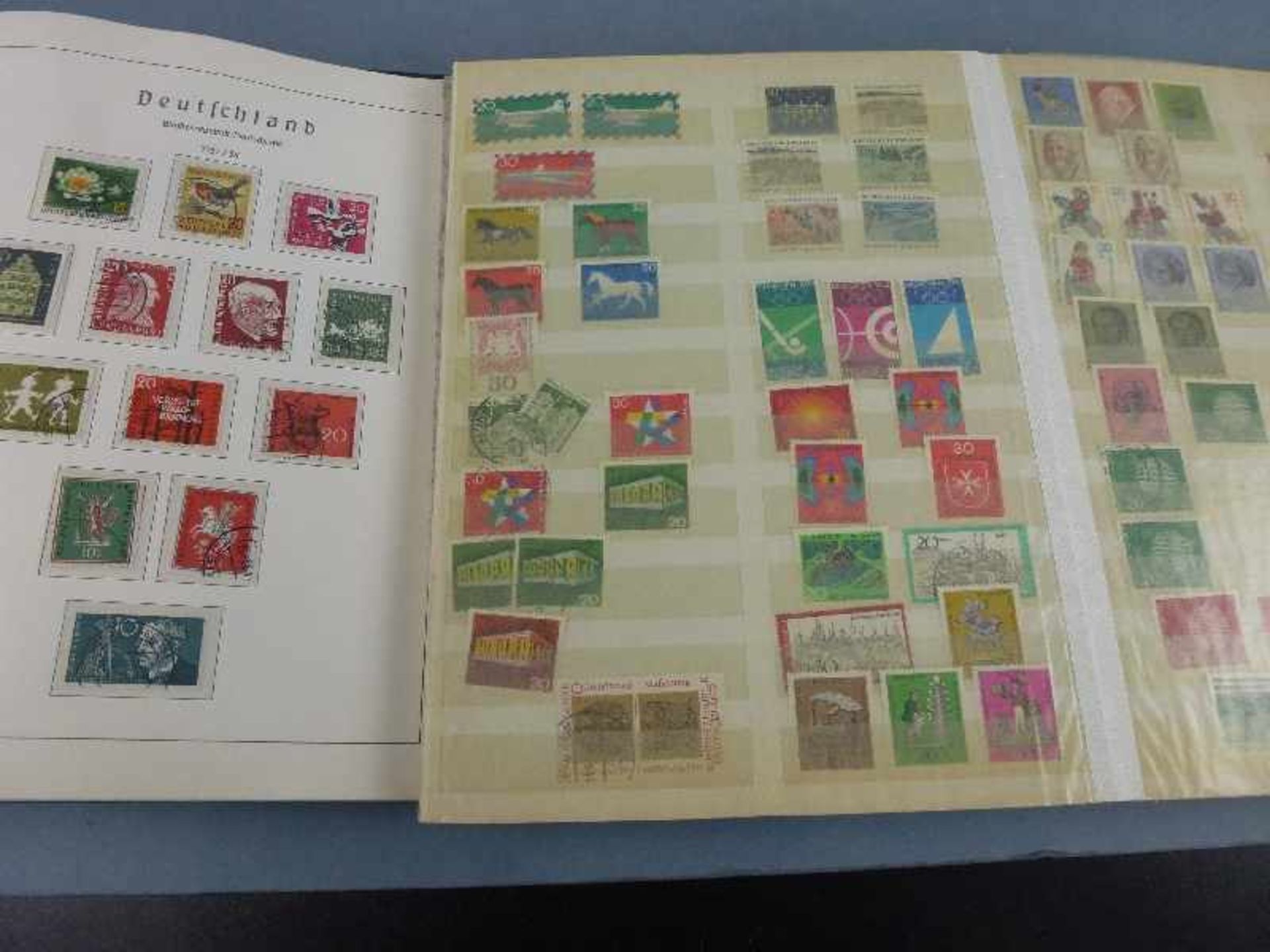 2 Briefmarkenalben Bundesrepublik, tlw. postfrisch, Michel: 800,- Euro + - Bild 2 aus 2
