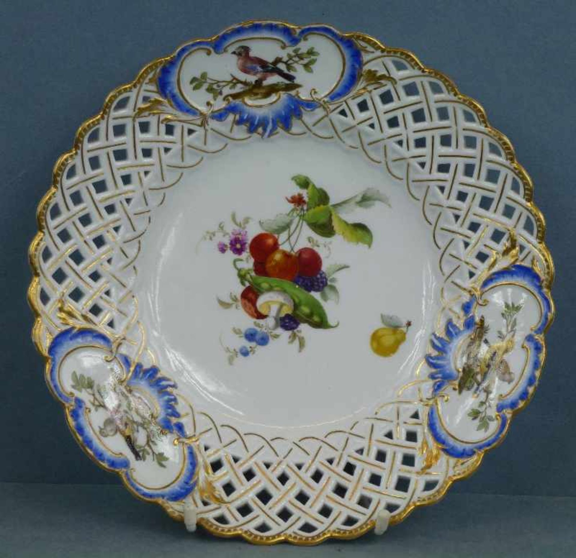 Teller, Meissen, Marco Lini, 1774-1813 durchbrochene Korbflecht-Fahne, Goldrand, 3 Rocaille-