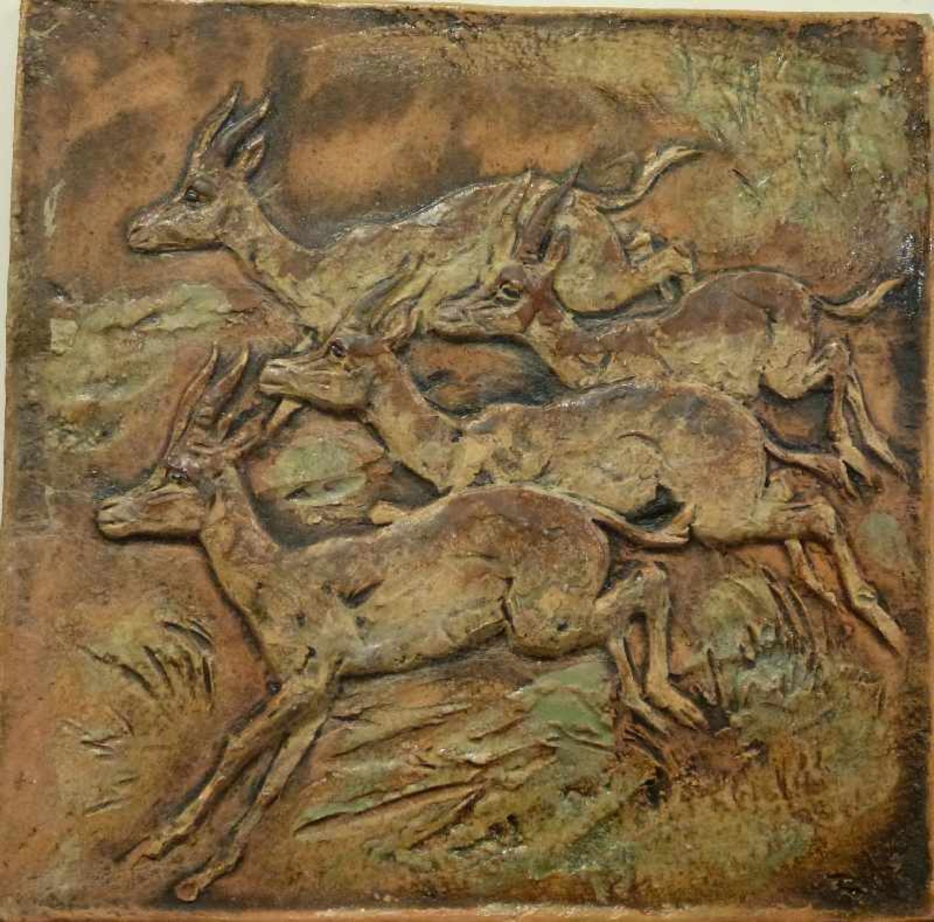 Keramikplatte, Karlsruhe, 1930/50er Jahre roter Ton, quadratisch, vier springende Garzellen, Präge-