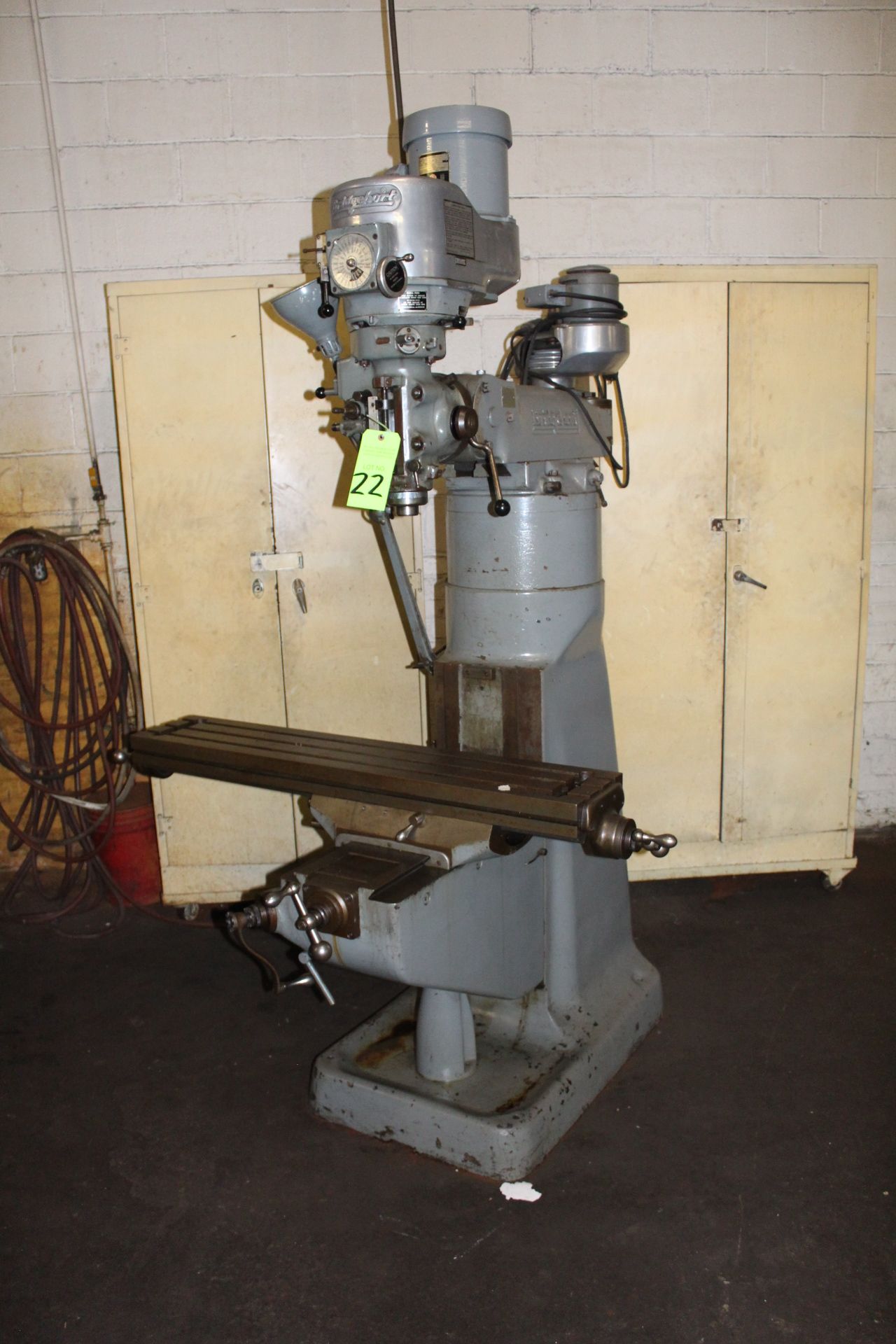 Bridgeport 1-1/2 Hp Variable Speed Vertical Milling Machine