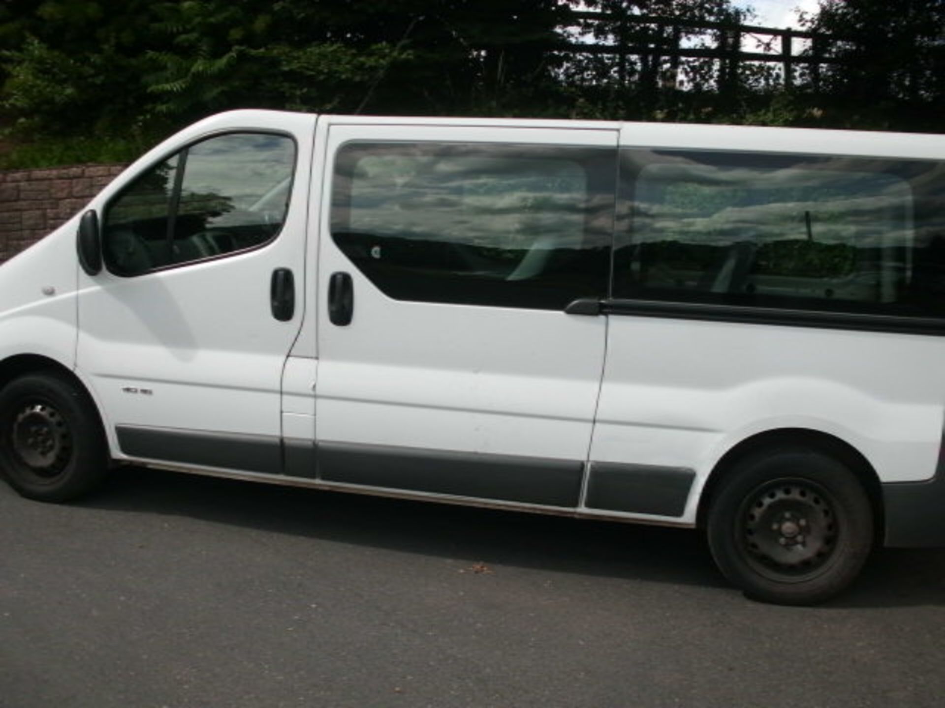 2008 (Oct) RENAULT TRAFIC LL29 Dci 115 9 seater MINI BUS including driver, white, diesel, 1995cc, - Image 3 of 4