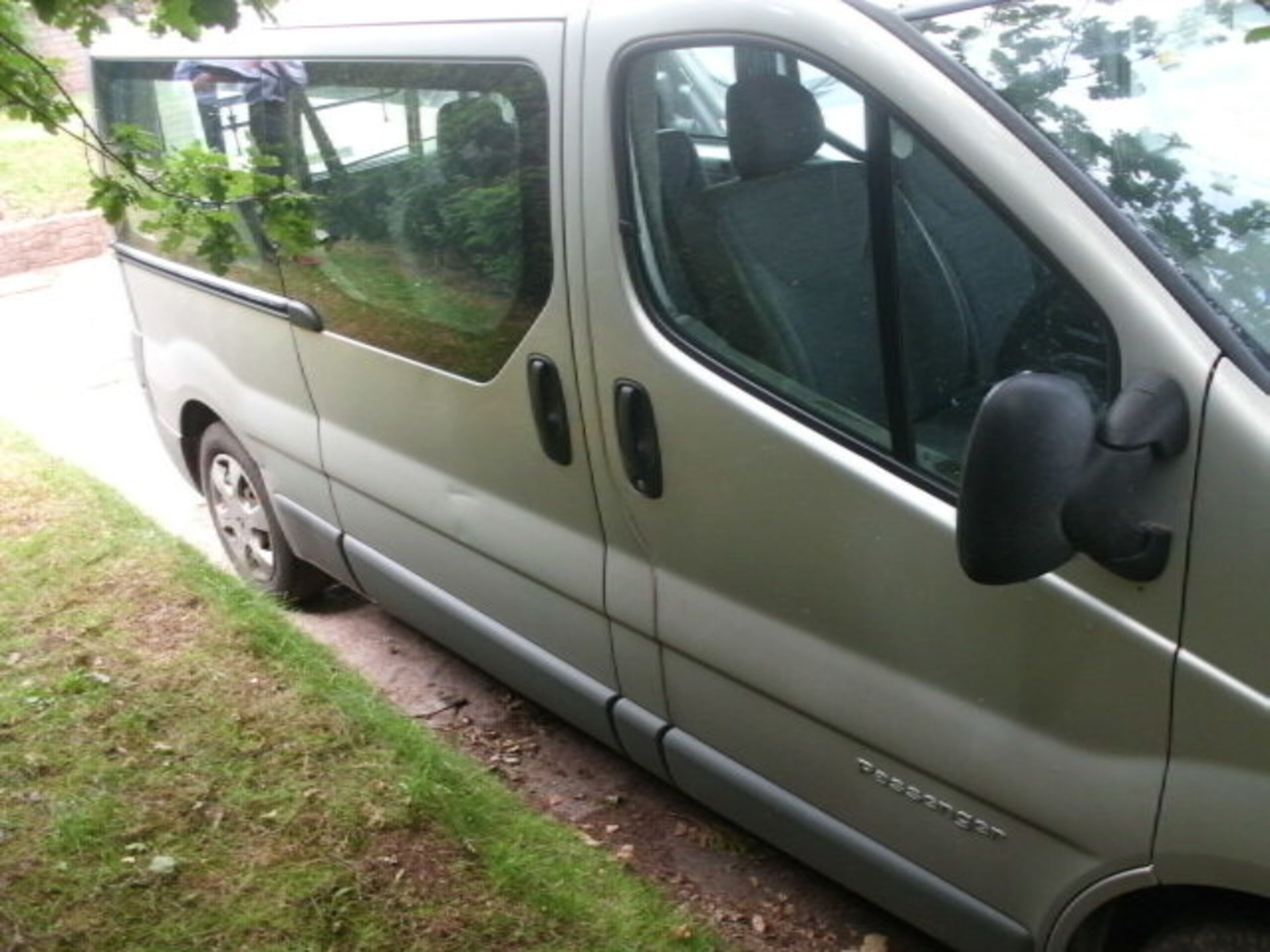 2009 (Nov) RENAULT TRAFIC LL29 Dci 115 9 seater MINI BUS including driver, only 5 seats fitted and - Image 3 of 4