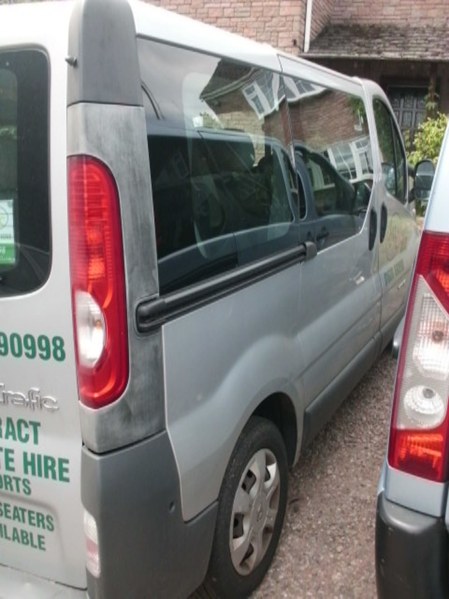 2010 (Oct) RENAULT TRAFIC SL27 Dci 115 8 seater MINI BUS including driver, silver, diesel, 1996cc, - Image 3 of 5