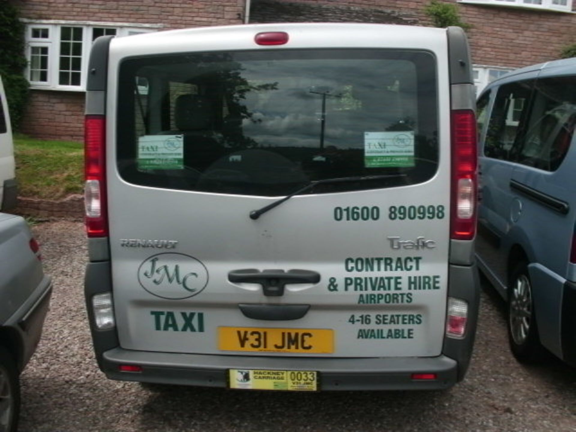 2010 (Oct) RENAULT TRAFIC SL27 Dci 115 8 seater MINI BUS including driver, silver, diesel, 1996cc, - Image 4 of 5