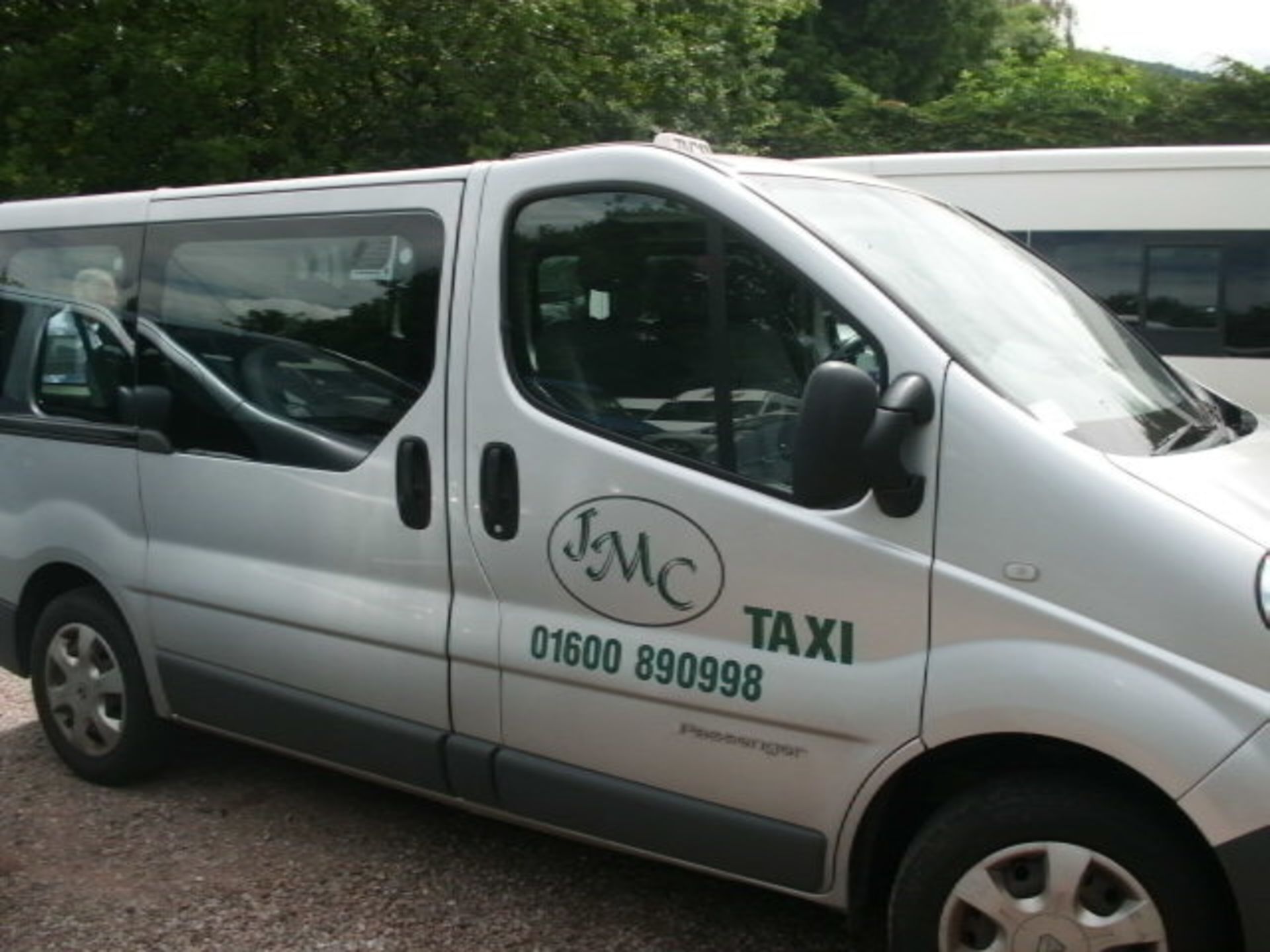 2010 (Oct) RENAULT TRAFIC SL27 Dci 115 8 seater MINI BUS including driver, silver, diesel, 1996cc, - Image 5 of 5