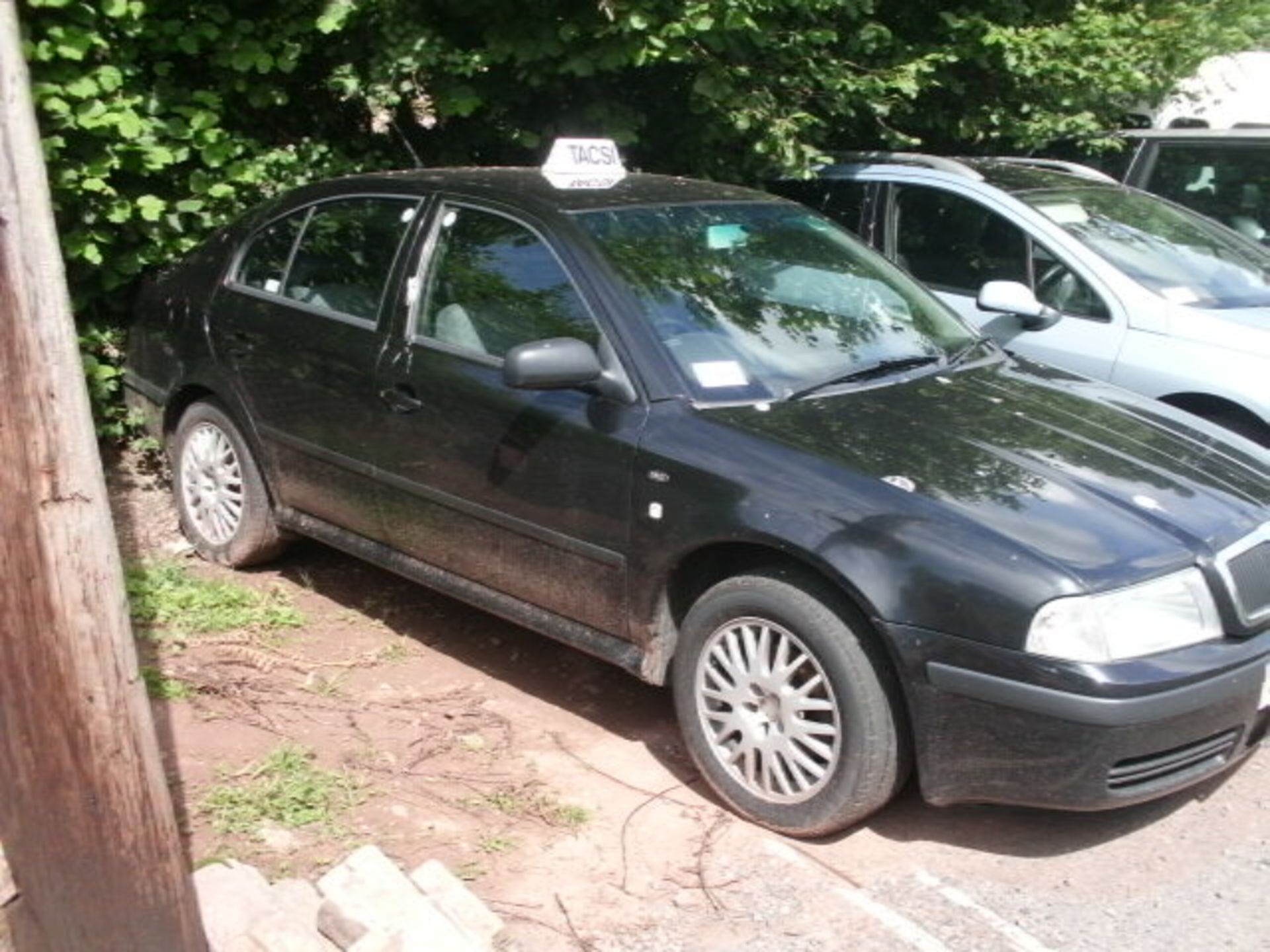 2004 (June) SKODA OCTAVIA AMBIENTE Tdi AUTO 5 door hatchback, black, diesel, 1896cc, 215,843 miles - Image 2 of 4