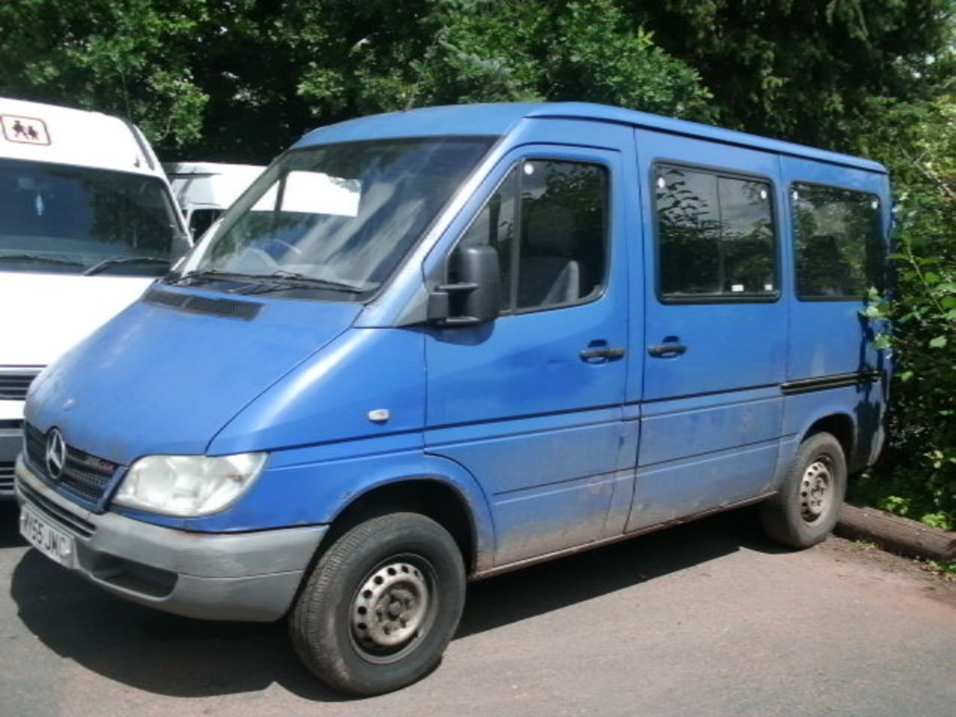 2005 (March) MERCEDES SPRINTER 211 Cdi SWB 9 seater MINI BUS including driver, blue, diesel, 2148cc, - Image 2 of 4