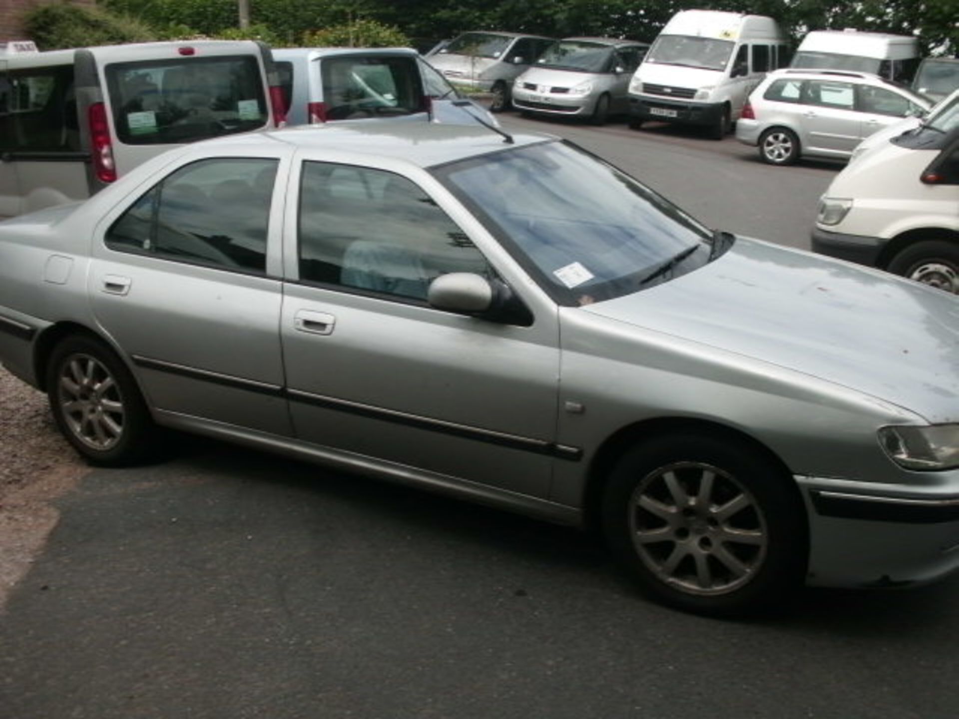 2004 (March) PEUGEOT 406 SHDi (90) 4 door saloon, silver, diesel, 1997cc, 402,835 miles recorded, - Image 2 of 4