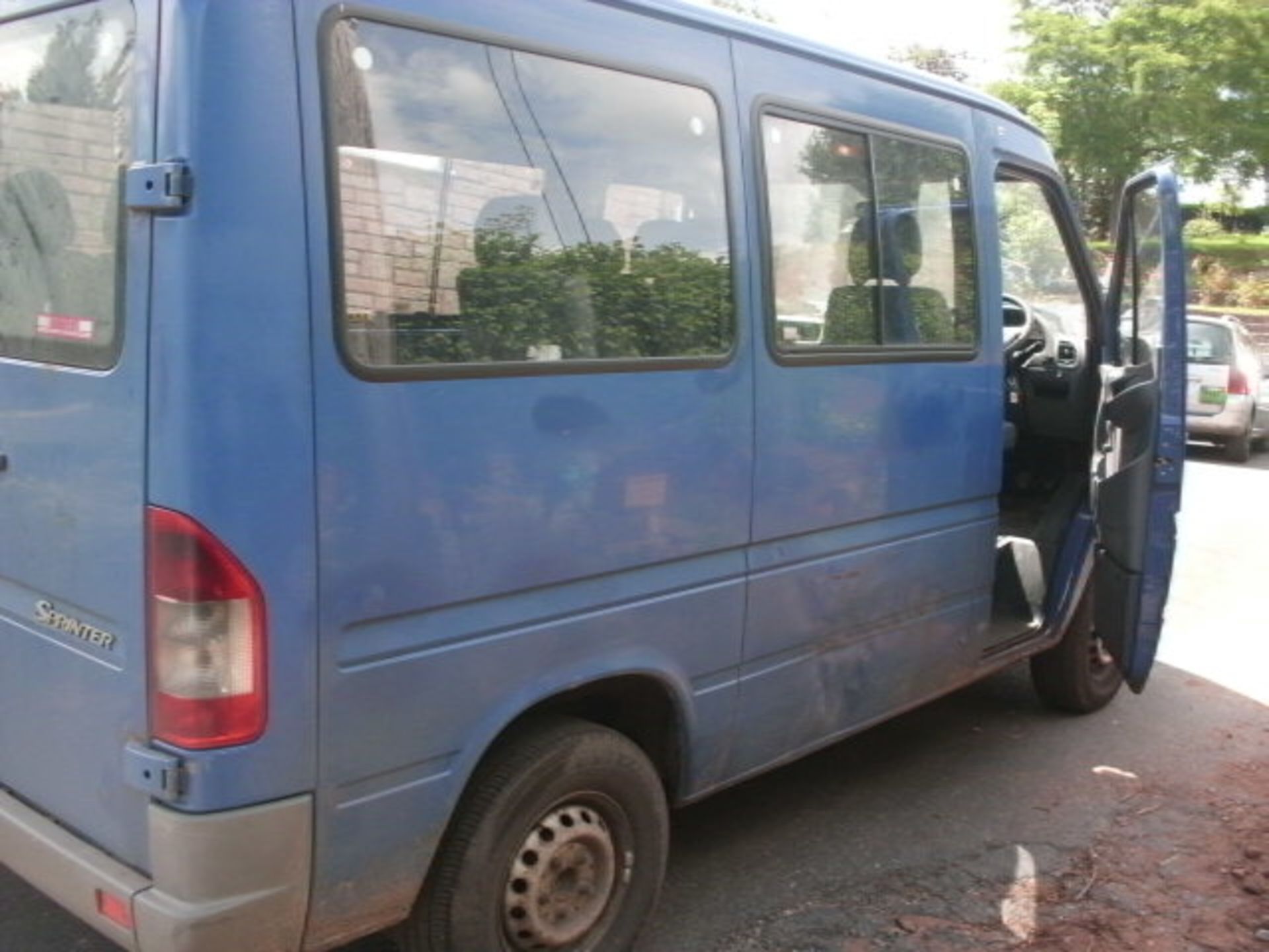 2005 (March) MERCEDES SPRINTER 211 Cdi SWB 9 seater MINI BUS including driver, blue, diesel, 2148cc, - Image 3 of 4