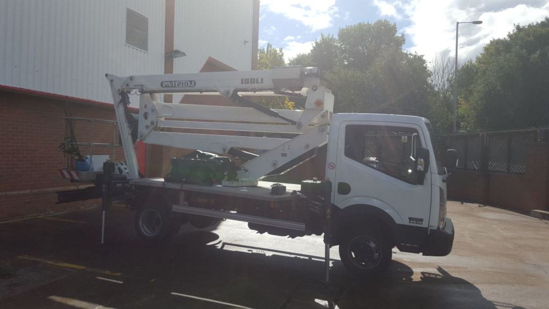 2014 (Sept) NISSAN 45.14 type F242 4500kg chassis cab fitted Isoli PNT210J 21m 2 person ACCESS