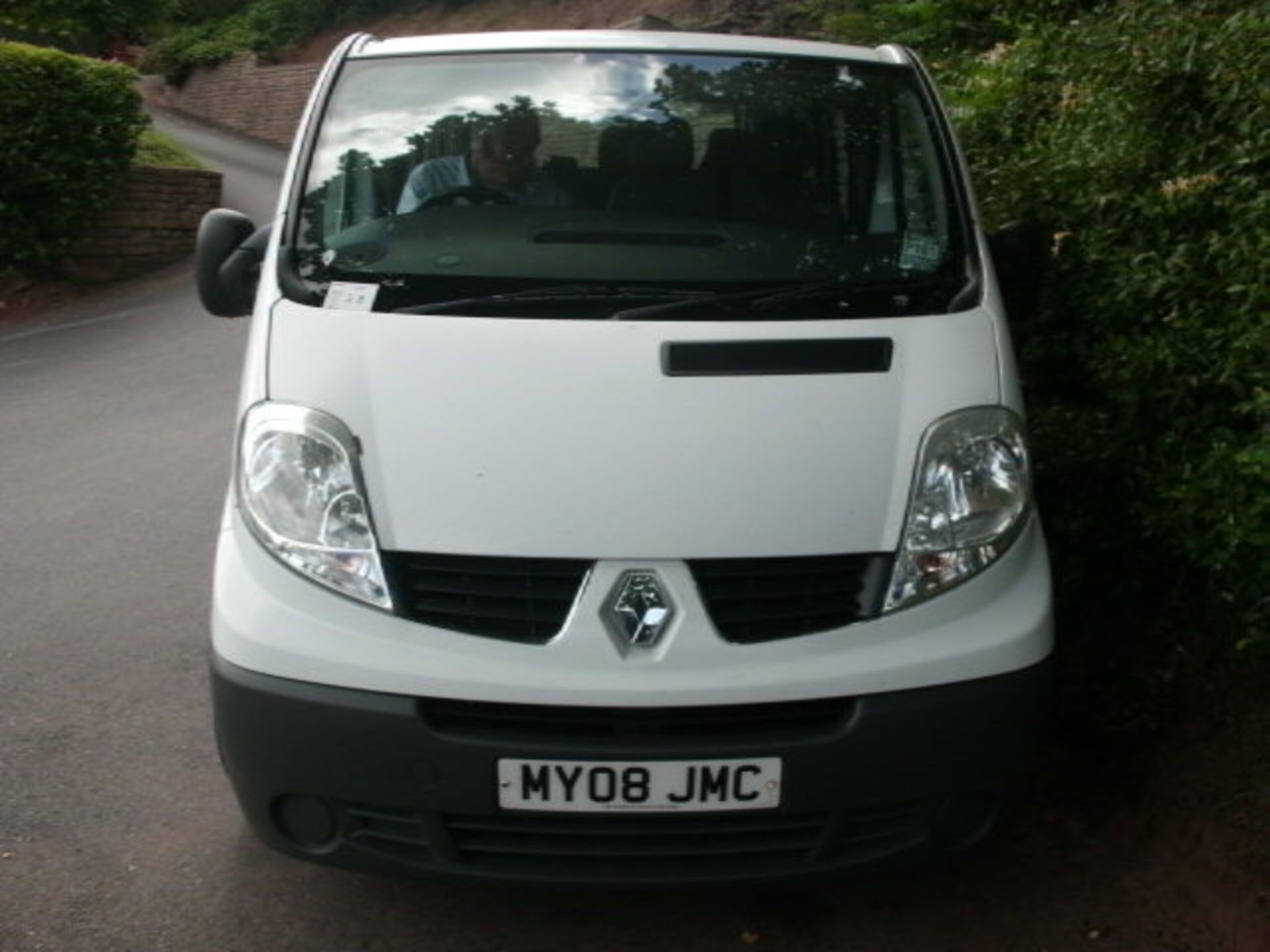 2008 (Oct) RENAULT TRAFIC LL29 Dci 115 9 seater MINI BUS including driver, white, diesel, 1995cc,