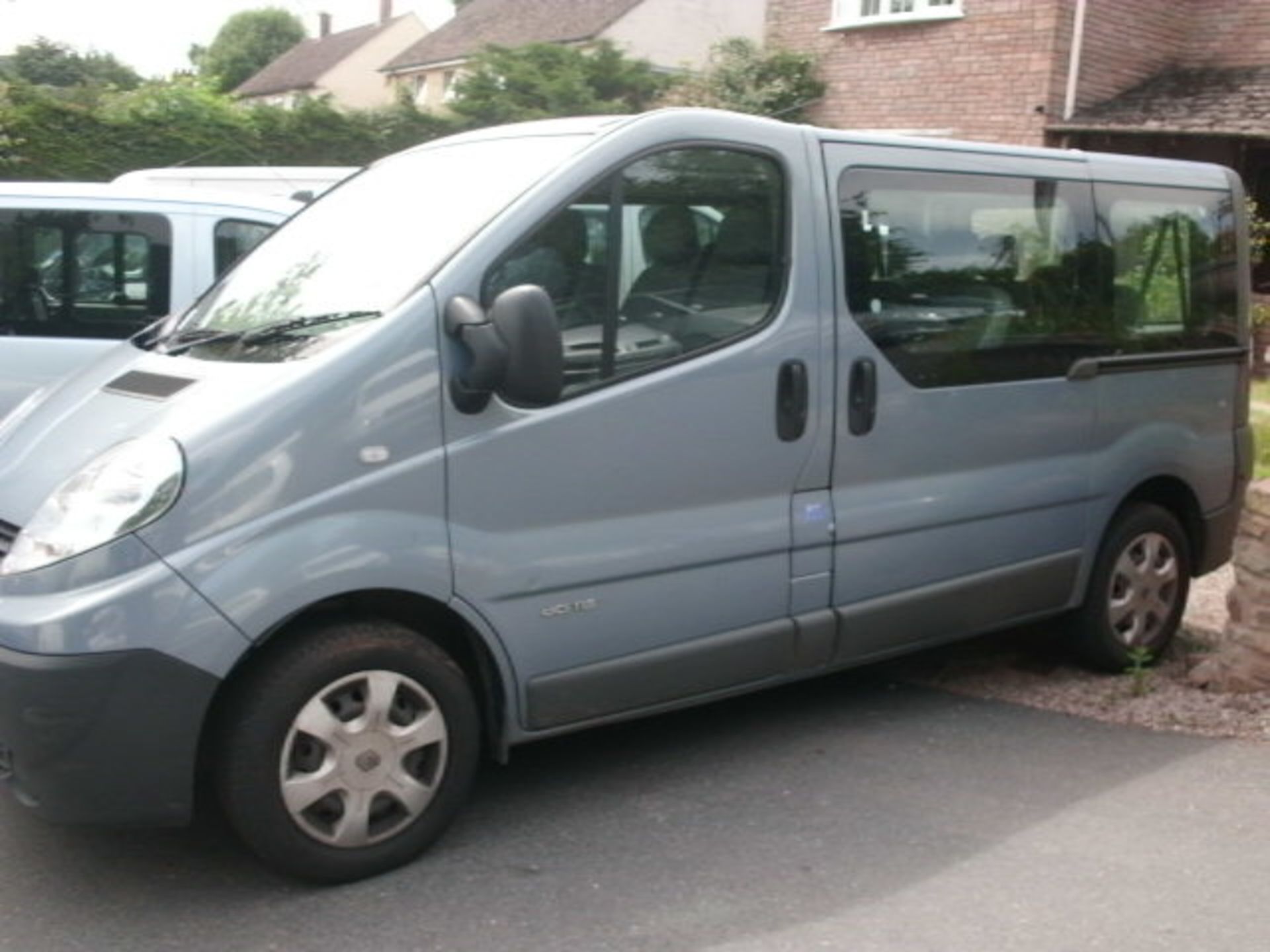 2010 (June) RENAULT TRAFIC SL27 Dci 115 8 seater MINI BUS including driver, metallic blue, diesel, - Image 4 of 4