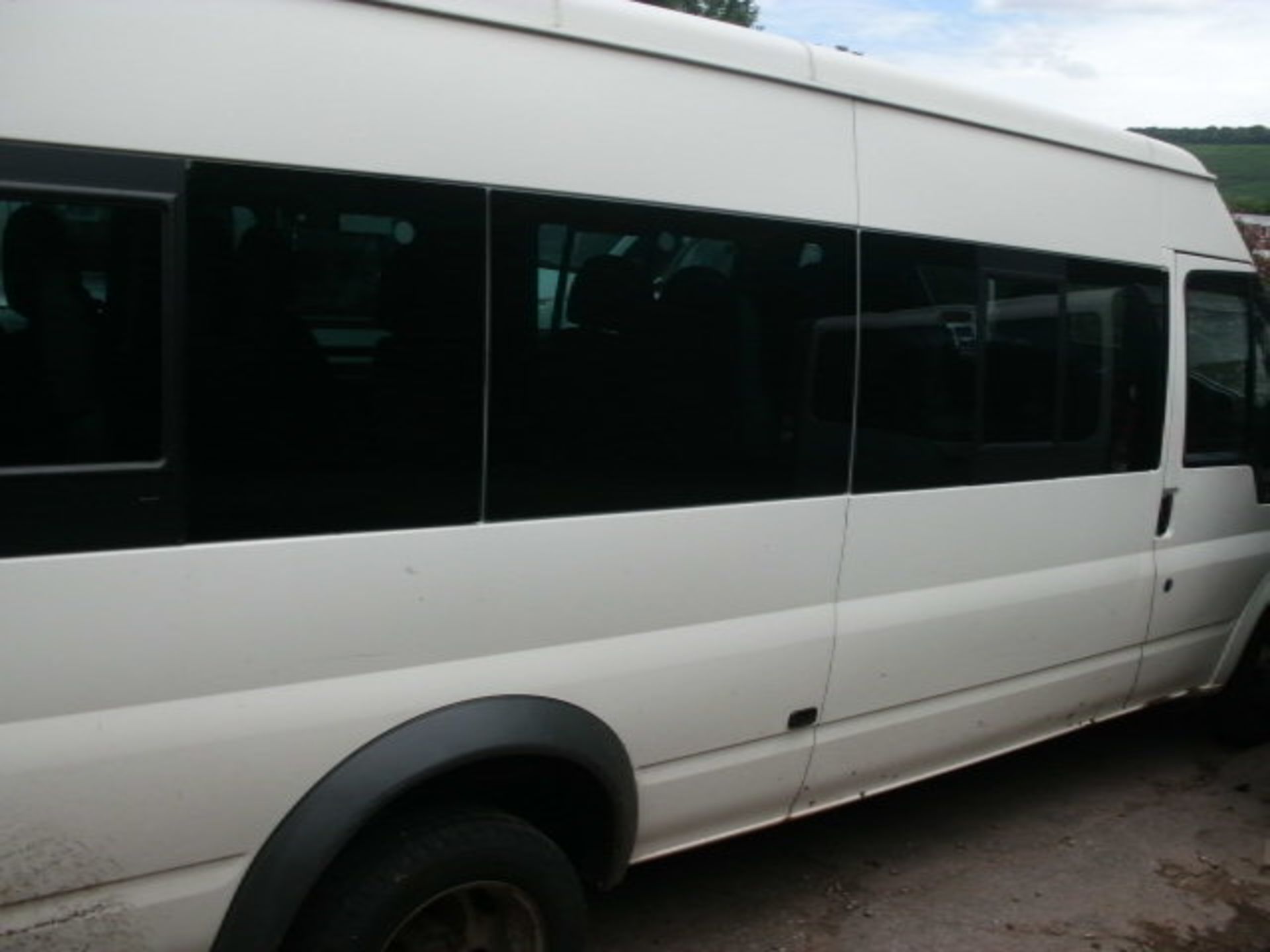 2006 (March) FORD TRANSIT 17 seater MINI BUS including driver, white, diesel, 2402cc, 249,595 - Image 3 of 4