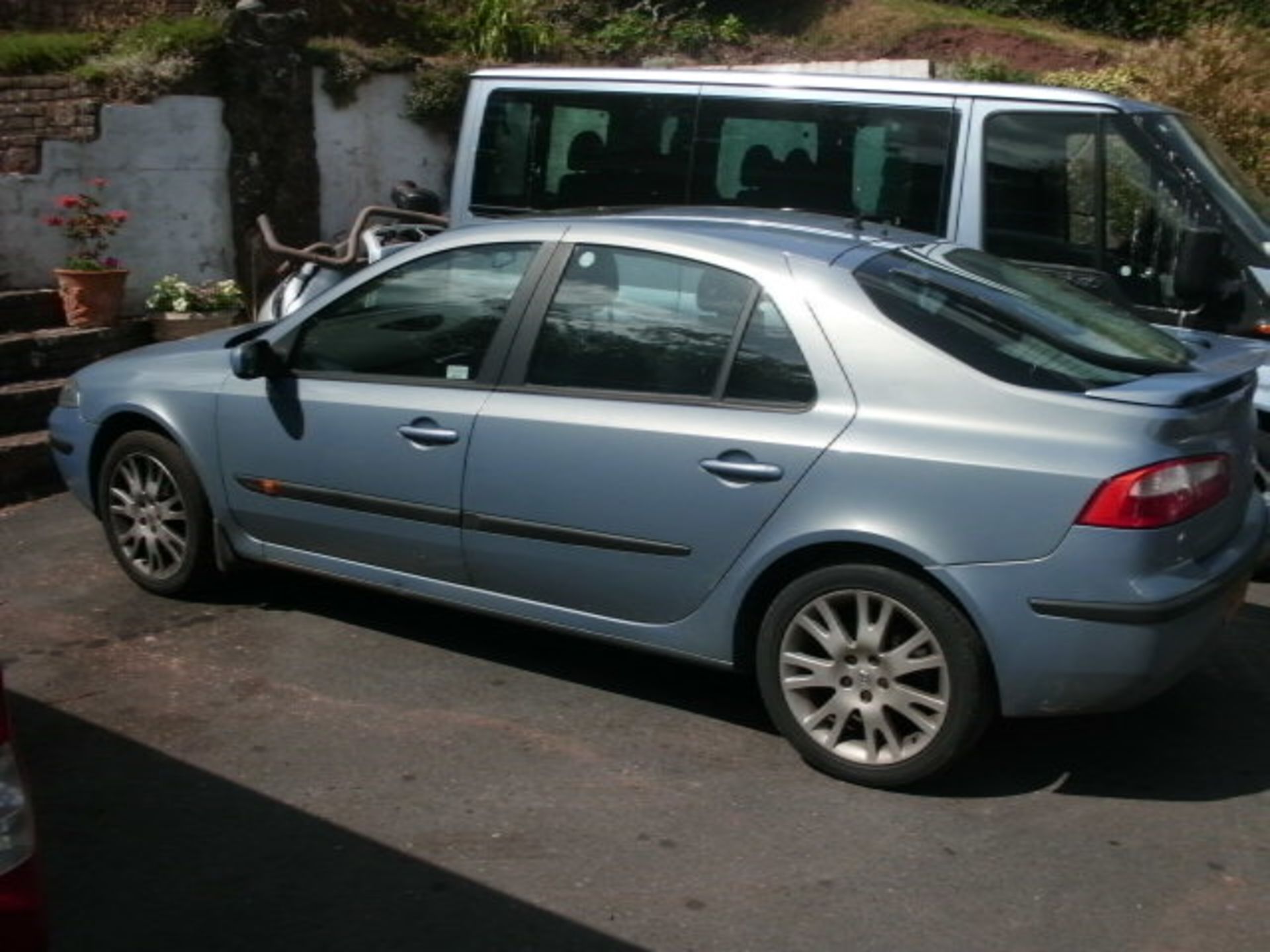 2004 (Jan) RENAULT LAGUNA DYNAMIQUE DCI 120HP 5 door hatchback, blue, diesel, 1870cc, 159,037 - Image 3 of 4