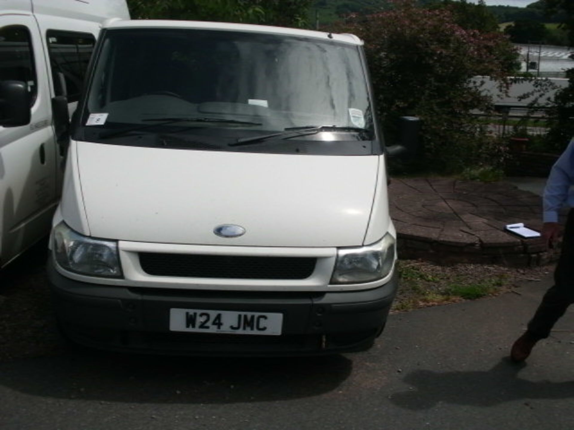 2004 (Jan) FORD TRANSIT TOURNEO 9 seater MINI BUS including driver, white, diesel, 1998cc, 218,573