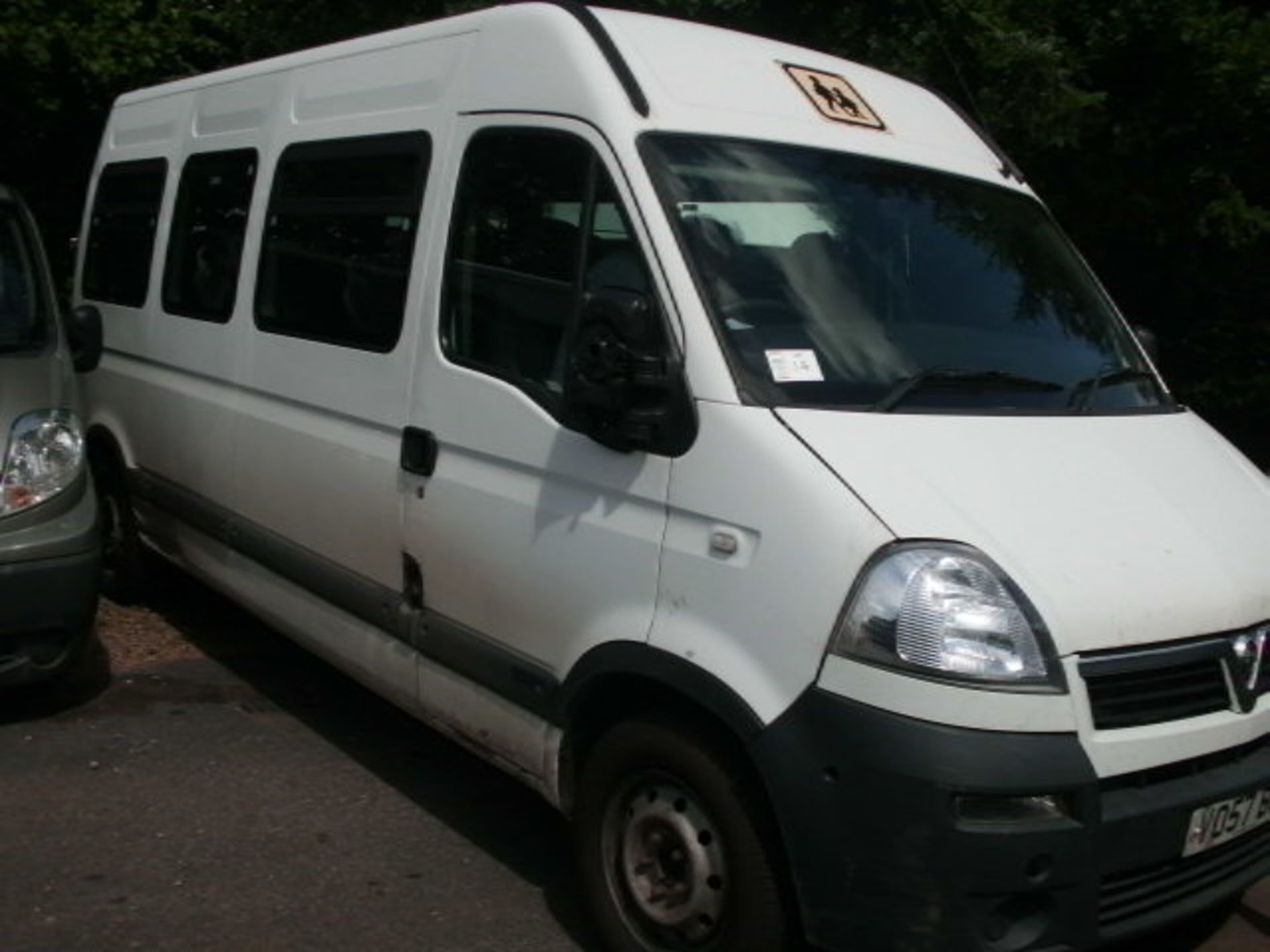 2007 (Sept) VAUXHALL MOVANO 16 seater MINIBUS including driver, white, diesel, 2463cc, 255,963 - Image 2 of 4