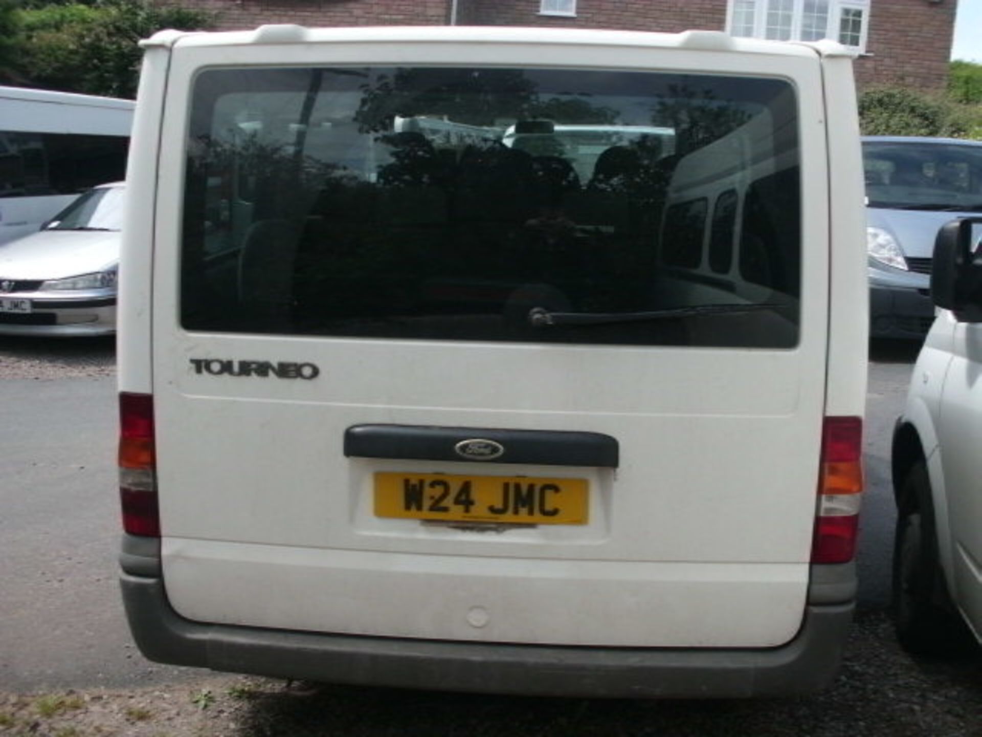 2004 (Jan) FORD TRANSIT TOURNEO 9 seater MINI BUS including driver, white, diesel, 1998cc, 218,573 - Image 4 of 4