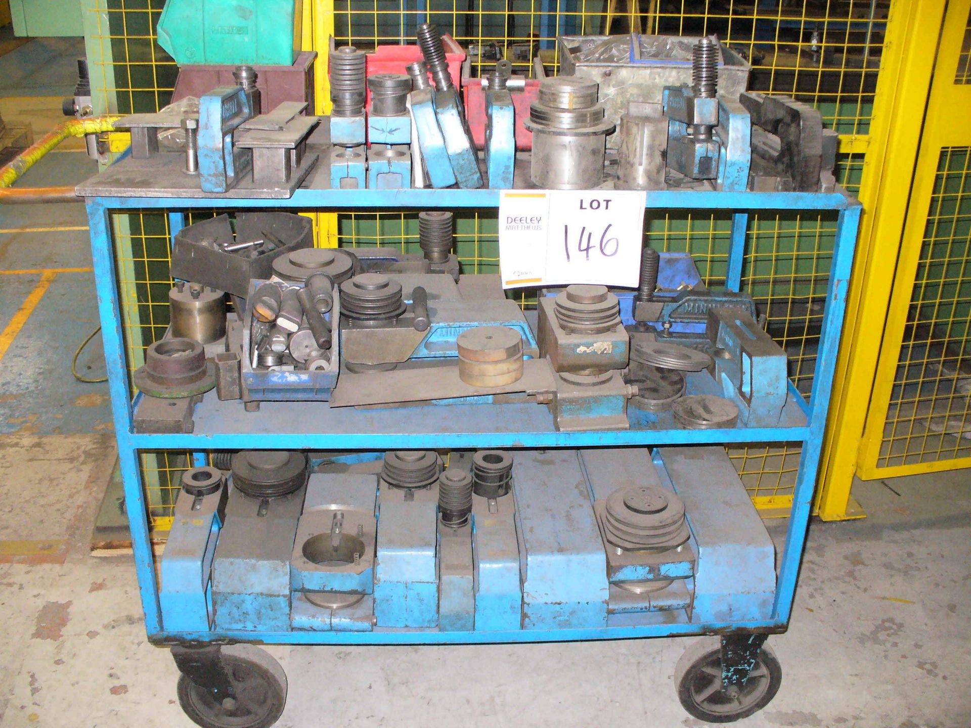 Steel trolley including Minn-dr PUNCHES