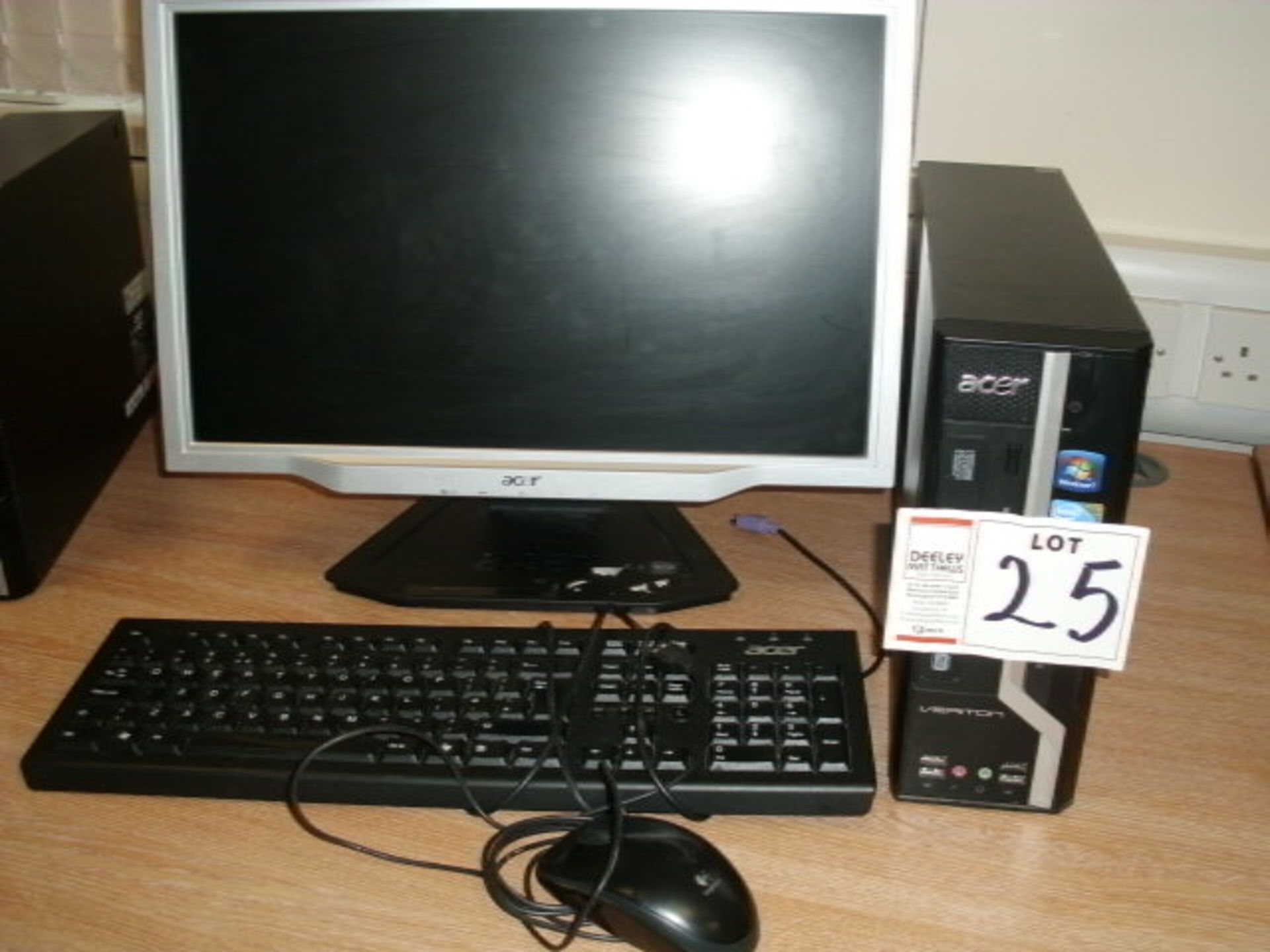 Acer Veriton X840G PERSONAL COMPUTER with 20" flat screen monitor, keyboard and mouse
